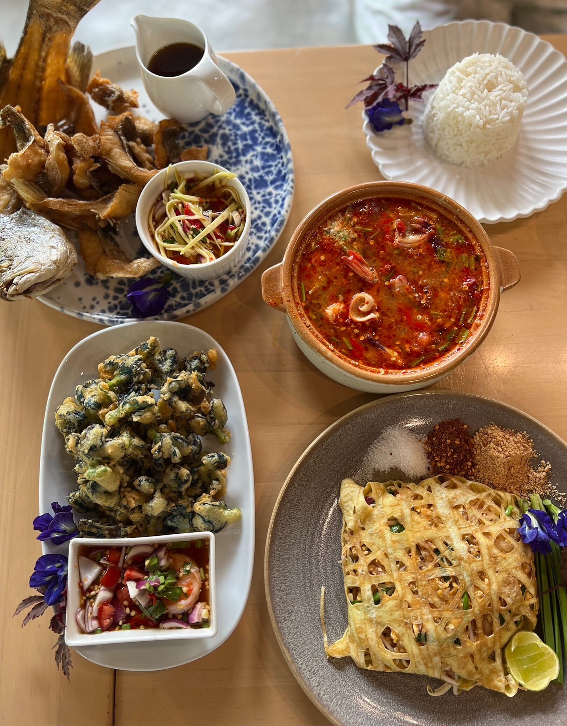 The Sine Cafe’, Whispering cafe, รักษ์น้ำคาเฟ่, Orenchi Cafe, KAWA Coffee and Co., Orenchi Specialty Coffee, Attitude Coffee, Memory House Cafe, In Garden Hut Cafe, ChataThammachart, She's The Legend Cafe, RIVA floating cafe, Good Mood House, นึก คาเฟ่ - วัดไร่ขิง, Ton Khao Terrace, CHADA Tea Boutique, Kark Crof.f