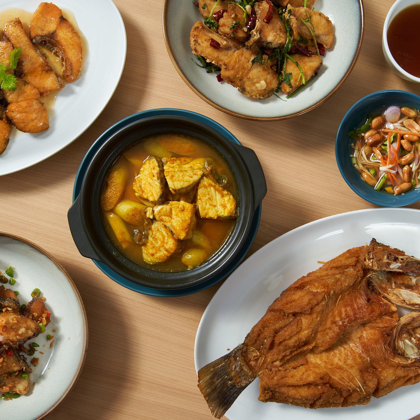 ครัวจำแลง แปลงกาย, ยุ้งข้าวหอม, ขมิ้น Camin Cuisine &amp; Cafe, สาขาอารีย์, ละมุนลิ้น โฮม คิทเช่น, ภูเก็จ, Bistro Palette, Aim.Bangkok, บ้านสะใภ้ใต้, ครัวข้าวหอม แกงปักษ์ใต้, บ้านไอซ์, Paknang.bkk, คุ้น•เคย Eatery, Cafe &amp; Bar, ครัวรสนคร, ครัวคุณอิ้น, สาขาเลียบทางด่วนรามอินทรา, ครัวปากพนัง (อาหารปักษ์ใต้), ปรายระย้า, เรือนแม่หลุย, มัลลิกา ชุมพร อาหารปักษ์ใต้