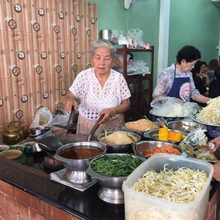 บ้านใหญ่ผัดไทยเตาถ่าน, ผัดไทยคุณยาย เสนาวิลล่า, ซอย7 แฮปปี้แลนด์, ผัดไทยหน้าช่องฯ, ผัดไทยายแถม ถนนวิสุทธิกษัตริย์, ทิพย์สมัย ผัดไทยประตูผี, ลุงภา ผัดไทย เจ้าเก่า, ผัดไทยเสวย ลาดพร้าว71, ประทุมทิพย์ผัดไทย, ผัดไทยวังหิน Showปัง, พรพิมลผัดไทย หอยทอด ราดซอสมันกุ้งรัชดา3แยก8 , เฮงหอยทอดชาวเล, ผัดไทยไฟทะลุ, ผัดไท นรกแตก, ผัดไทยรสเด็ดวงเวียนใหญ่ ไม่ใส่ผงชูรส, สอบถามเพิ่มเติม โทร. 02 438 8388, ผัดไทเทเวศร์ 359