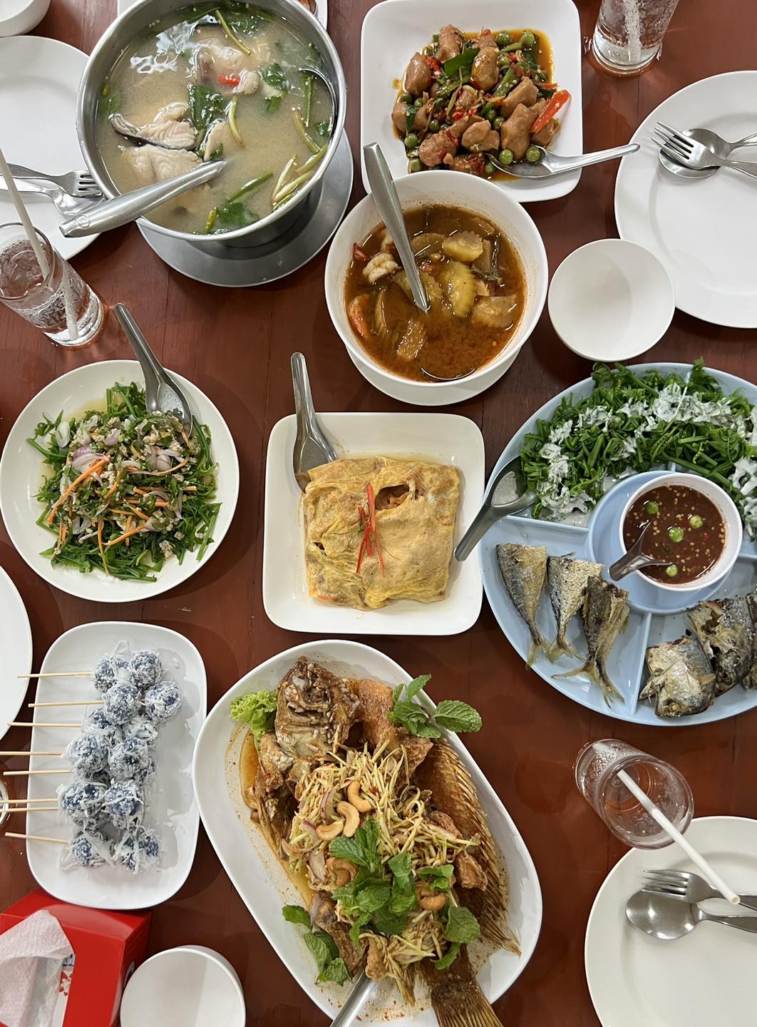 กอบัว, บ้านอาหารไทย, บ้านบัว, บ้านรั้วไม้ Cuisine & Cafe, ครัวหอมมันปู, ร้านไหน อุทยานหินเขางู ราชบุรี, สวนอาหาร รางตาล, Pakmud แซ่บหมูทะ, สาขาโพธาราม, ถึงพริกถึงขิง, มะม่วงคู่, เนื้อต้มบ้านสิงห์ เจ๊ติ๋ม, โกรกแดง, ชุมทางของอร่อย, Mainichi365, Octospider restaurant, Lim cafe Photaram, ครัวตะนาวศรี สวนผึ้ง ราชบุรี, อาตี๋โกปี๊, โอปอชิฟฟ่อนเค้ก, ก๋วยเตี๋ยวปลาแม่กลอง, ติ๋มเค้กมะพร้าวอ่อน, ก๋วยเตี๋ยวโบราณป้าฮวย, โอ่งข้าวโอ่งน้ำ, ครัวม่อนไข่ สวนผึ้ง ราชบุรี, ShabuDo