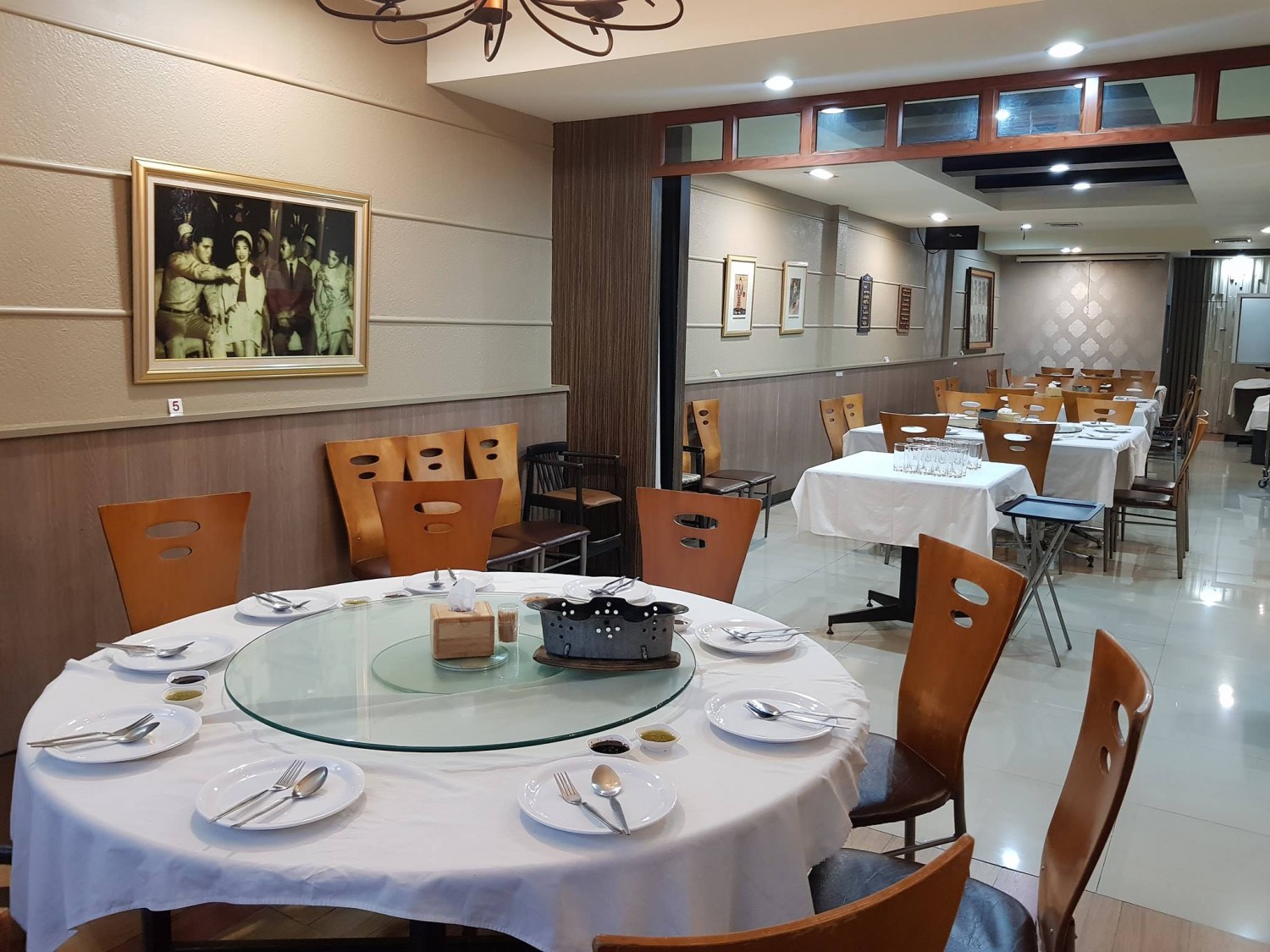 สวนชื่นสุข, Ar Restaurant Hatyai 嗳, ศิริ ต้มเลือดหมูหาดใหญ่, ไก่กรอบพี่เน่, ในรู, กุ๊กชัยติ่มซำ-ก๋วยเตี๋ยวราดหน้าปลากะพง, ร้านใต้ขอย ซอยตัน, กันเอง, หนานหยวน บะหมี่เกี๊ยวกุ้ง, สาขาปุณณกัณฑ์, ป่ายาง, บ้านก้ามปู, โชคดีแต่เตี้ยม บะกุ๊ดเต๋, ไก่ทอดหาดใหญ่มีนา, ร้านราดหน้าโกฉ่อน, ขนมจีนป้าชื่น, Space Bar, ขนมไข่เตาถ่านน้องนิล&คาเฟ่, ข้าวต้มรถแดง