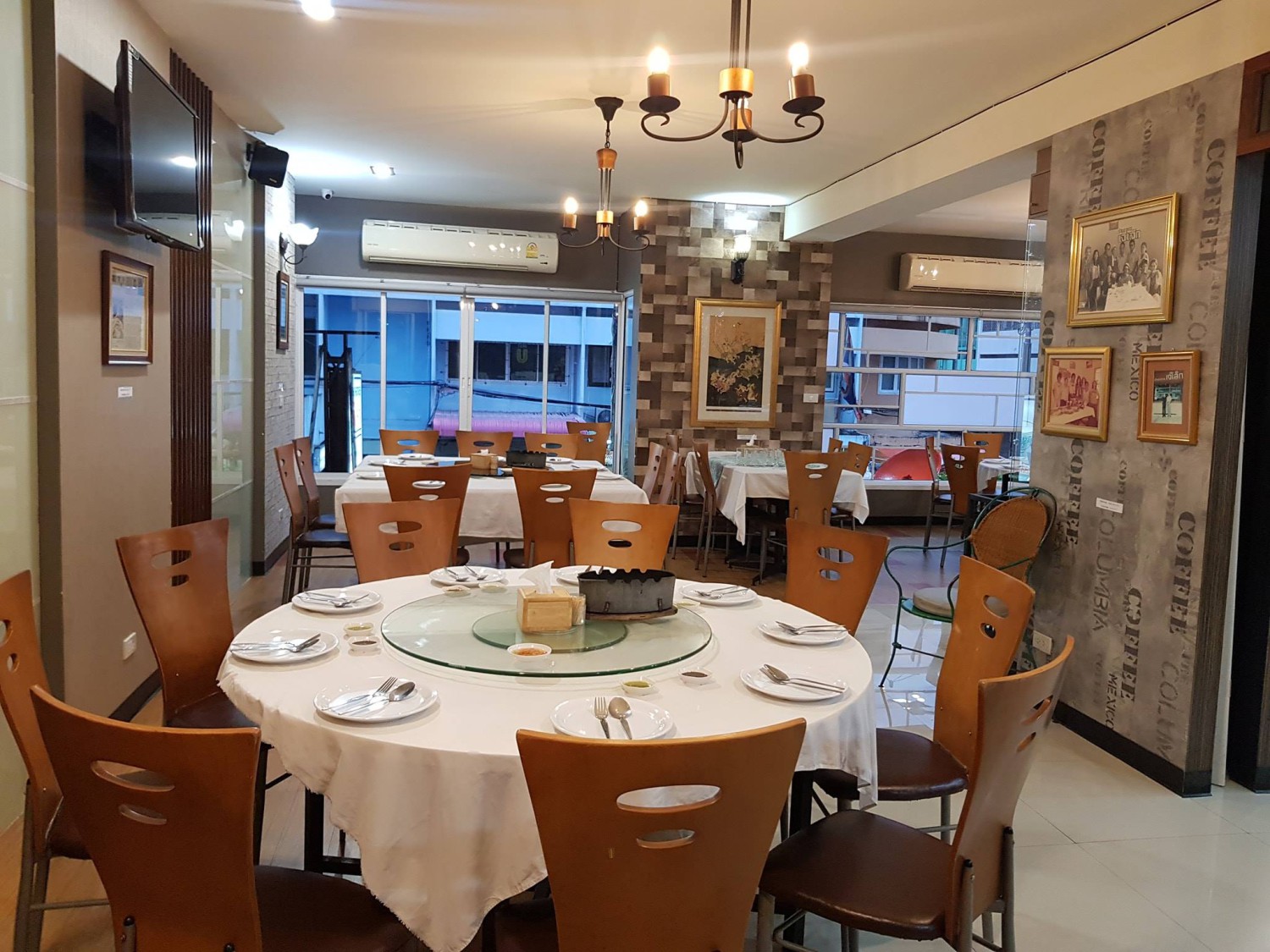 สวนชื่นสุข, Ar Restaurant Hatyai 嗳, ศิริ ต้มเลือดหมูหาดใหญ่, ไก่กรอบพี่เน่, ในรู, กุ๊กชัยติ่มซำ-ก๋วยเตี๋ยวราดหน้าปลากะพง, ร้านใต้ขอย ซอยตัน, กันเอง, หนานหยวน บะหมี่เกี๊ยวกุ้ง, สาขาปุณณกัณฑ์, ป่ายาง, บ้านก้ามปู, โชคดีแต่เตี้ยม บะกุ๊ดเต๋, ไก่ทอดหาดใหญ่มีนา, ร้านราดหน้าโกฉ่อน, ขนมจีนป้าชื่น, Space Bar, ขนมไข่เตาถ่านน้องนิล&คาเฟ่, ข้าวต้มรถแดง