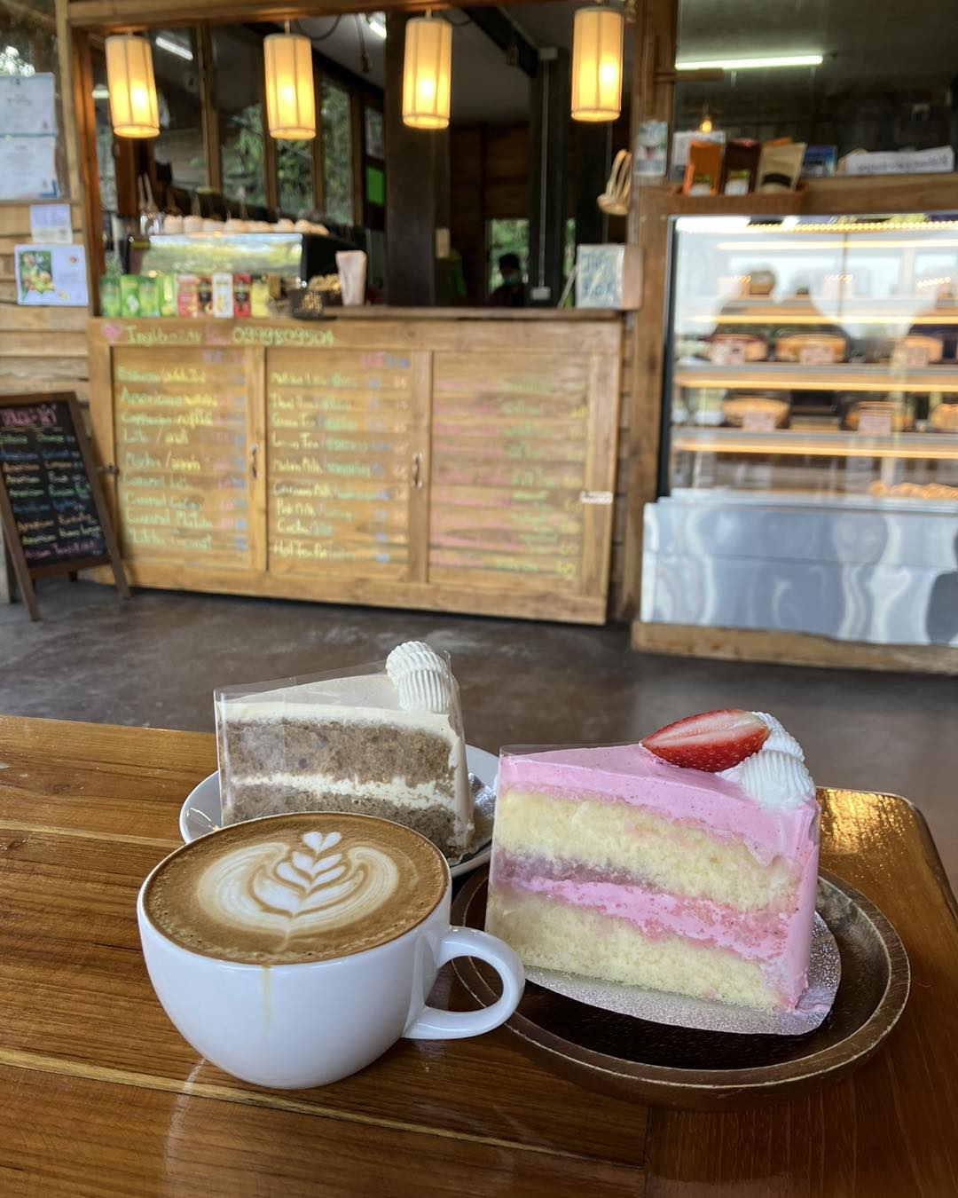 บ้านอิงดาว แม่กำปอง, Ma Du Doi Coffee แม่กำปอง, Teddu Coffee - Baansuphanbhum, ชมนกชมไม้, บ้านพักลุงปุ๊ด &amp; ป้าเป็ง แม่กำปอง, Pirunya Coffee, ร้านกาแฟฮ่อมดอย &amp; อาร์ตแกลเลอรี่ แห่งขุนเขา แม่กำปอง, บ้านหลงเขา แม่กำปอง &amp; ฮักเขา ฟาร์มสเตย์, ระเบียงวิวแม่กำปอง, ณ แม่กำปอง ร้านอาหารแม่กำปอง