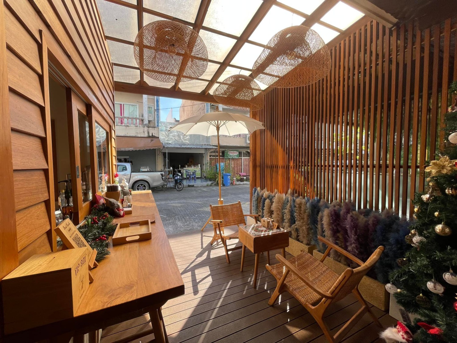 MOONSTo̲̲NE, Bread Crumbs Cafe, Happy Cafe and Minifarm, เสื่อผืน หมอนใบ, WA-Phuket, Honest Coffee &amp; Service, Grove Phuket, RYN, DouBrew Coffee &amp; Craft, The Tent, หนัง(สือ)2521