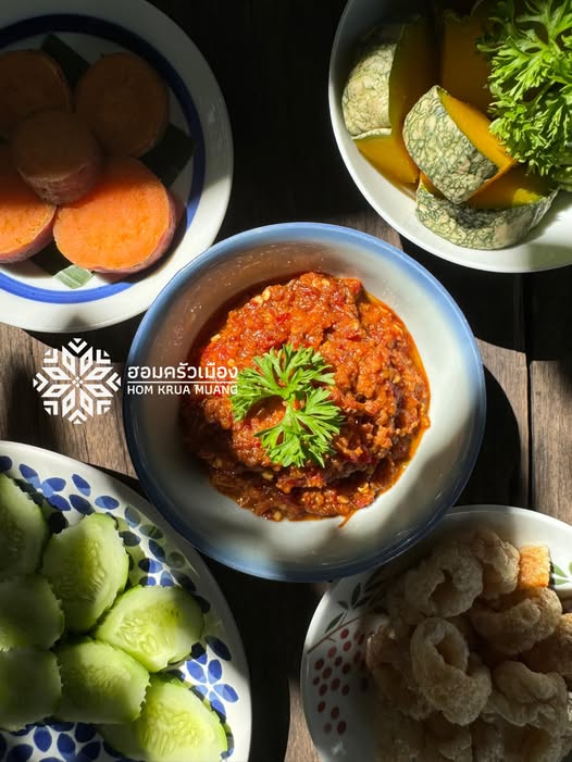 บ้านพระยาสุเรนทร์, The Riverside Restaurant Lampang, อร่อยบาทเดียว, ฮอมครัวเมือง, บะหมี่โกจือ ข้างไปรษณีย์ลำปาง, ข้าวซอยป้าบุญ ลำปาง, ข้าวมันไก่ห้าแยก, ก๋วยเตี๋ยวบ้านดง ลำปาง, ข้าวซอยอิสลาม ลำปางหนา