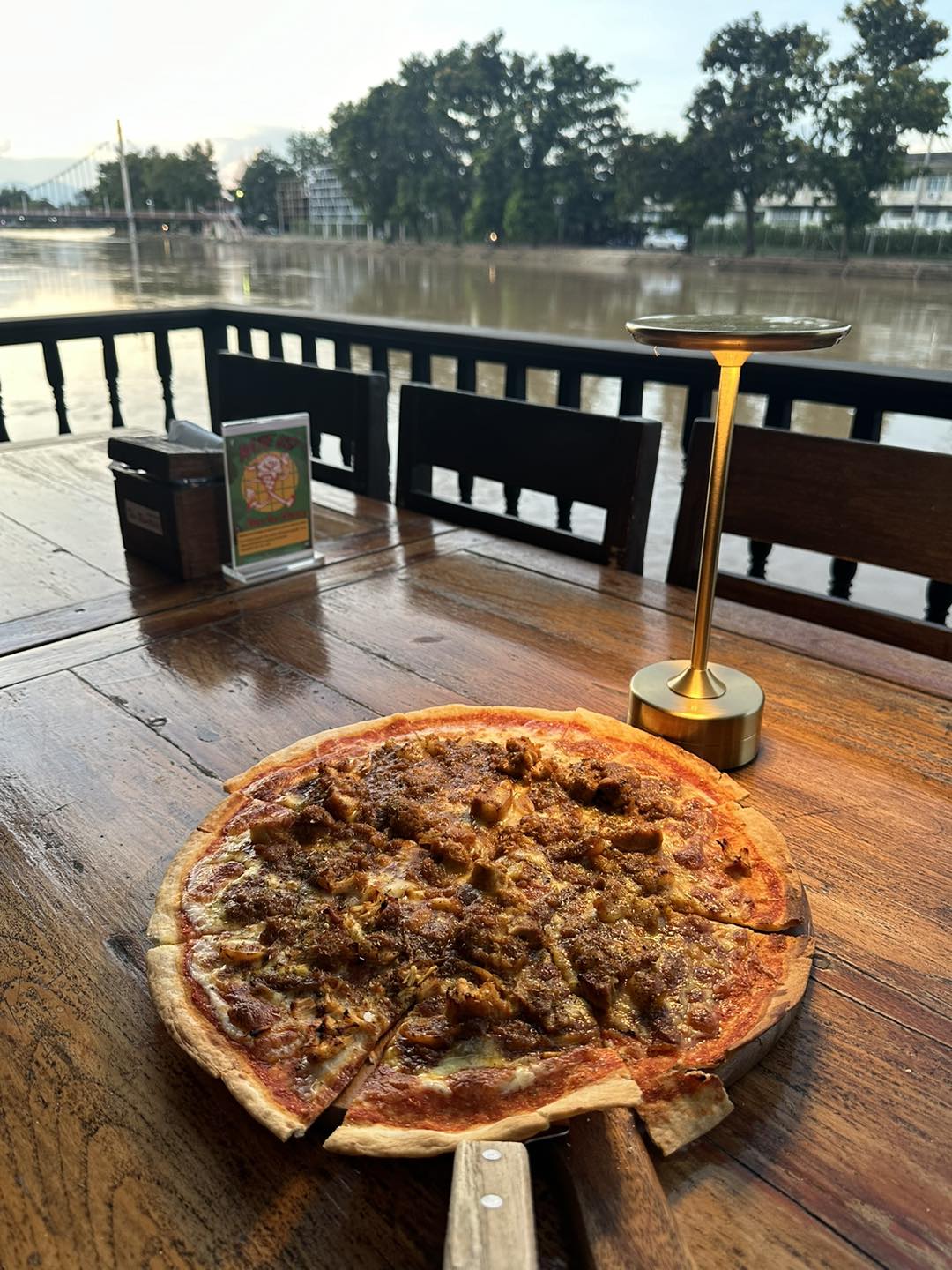 บ้านพระยาสุเรนทร์, The Riverside Restaurant Lampang, อร่อยบาทเดียว, ฮอมครัวเมือง, บะหมี่โกจือ ข้างไปรษณีย์ลำปาง, ข้าวซอยป้าบุญ ลำปาง, ข้าวมันไก่ห้าแยก, ก๋วยเตี๋ยวบ้านดง ลำปาง, ข้าวซอยอิสลาม ลำปางหนา