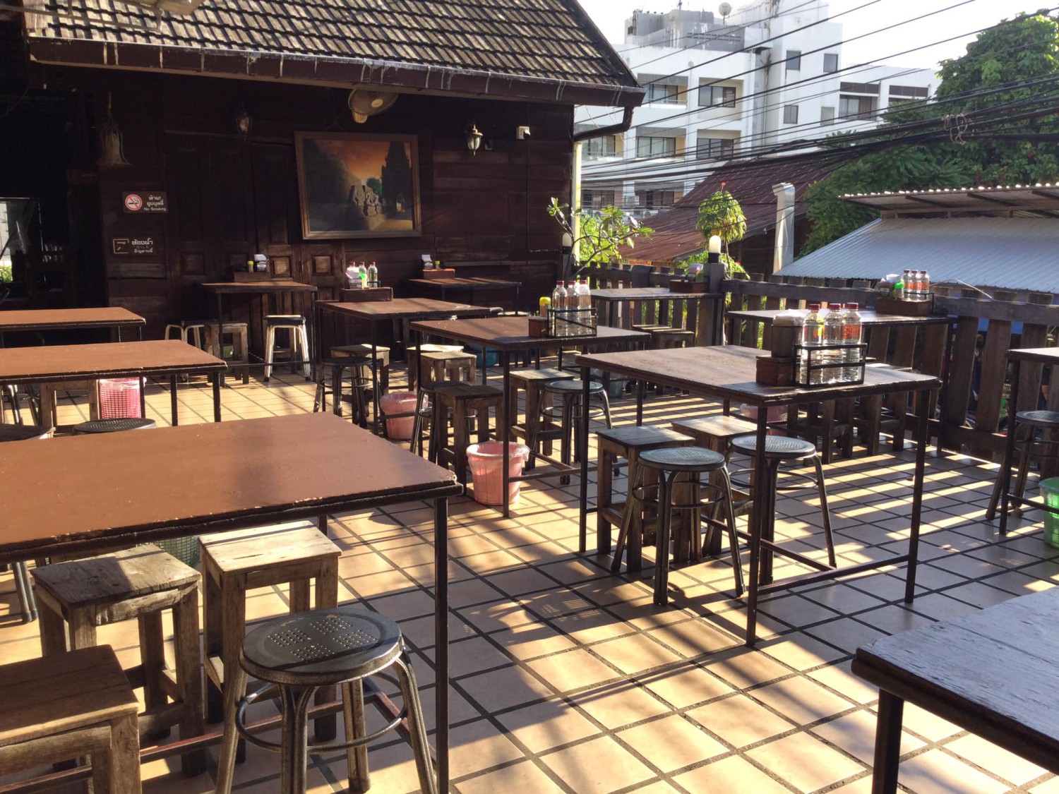 บ้านพระยาสุเรนทร์, The Riverside Restaurant Lampang, อร่อยบาทเดียว, ฮอมครัวเมือง, บะหมี่โกจือ ข้างไปรษณีย์ลำปาง, ข้าวซอยป้าบุญ ลำปาง, ข้าวมันไก่ห้าแยก, ก๋วยเตี๋ยวบ้านดง ลำปาง, ข้าวซอยอิสลาม ลำปางหนา
