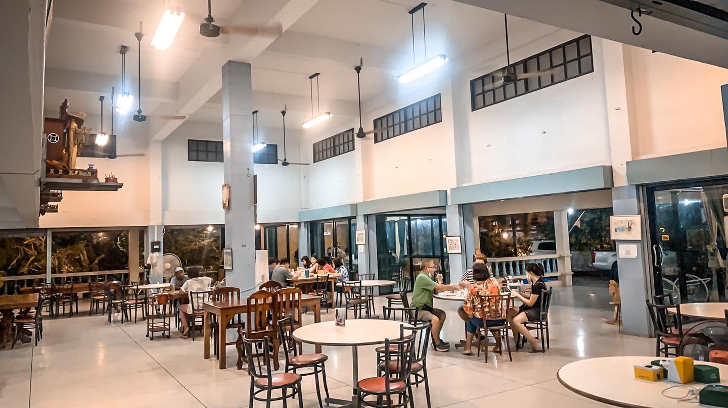 ร้านอ้นส้มตำปูม้า, ไผ่ขวาง, Zaab Station, เอมโอช by The Story, ครัวกางนา, คุ้มขวัญเจ้าเอย, ร้านบ้านเด, กุ่ยหมง, สวนอาหารเบญจรงค์ สุพรรณบุรี, ขัวะ, ลายน้ำ, มุมสบายครัวริมคลอง, ข้าวต้มโกเฑียร, นพรัตน์ ภัตตาคาร, กุ้งเป็น (เจ๊เน้ย), ขนาบน้ำสุพรรณบุรี and mellow, เรือนแพ (ครัวสุพรรณ) &amp; รีสอร์ท, ริมคลองเฮ้าส์, สุรชัยปลาเผา บึงไผ่แขก, Taiheiyo sushi suphanburi