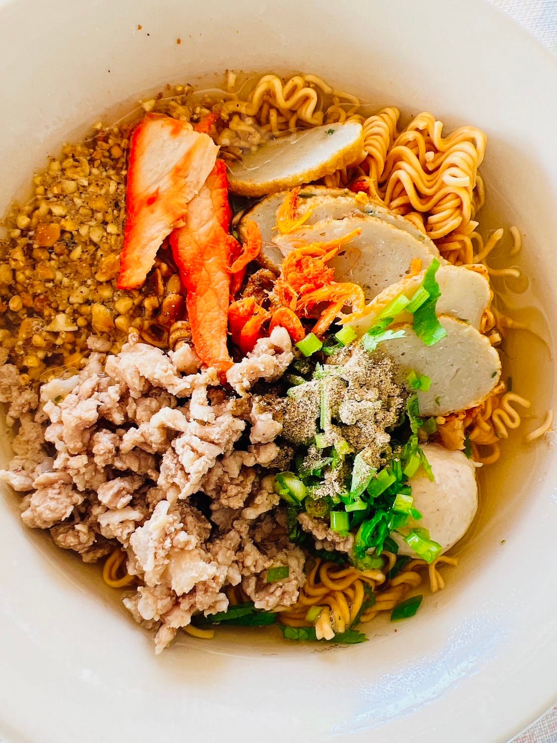 ก๋วยเตี๋ยวเรือคุณนาย,   ก๋วยเตี๋ยวเรือคุณนายเป็นร้านก๋วยเตี๋ยวเนื้อ-หมูน้ำตกน้ำข้นๆ ปรุงพร้อมเสิร์ฟชามต่อชาม เน้นเรื่องความสะอาดสดใหม่ใส่ใจทุกเมนู แต่ละอย่างยั่วน้ำลายสุดๆ ทั้งน้ำตกหมู น้ำตกเนื้อ ต้มยำไข่ เย็นตาโฟต้มยำ เริ่มที่ 35 บาท ปิดท้ายด้วยเครื่องดื่มชื่นใจสุดๆ อย่างน้ำลำไย อยากอร่อยแบบเต็มชาม หรืออยากชื่นใจกับเครื่องดื่มสมุนไพรสูตรทางร้านต้องแวะมานะคะ, ก๋วยเตี๋ยวเรืออยุธยา รจ'เด็จ, ก๋วยเตี๋ยวเรือคลองสระบัว, ก๋วยเตี๋ยวเรือห้อยขา อยุธยา, ก๋วยเตี๋ยววัดใหญ่, ก๋วยเตี๋ยวเรืออยุธยา-โอชินสูตรโบราณ
