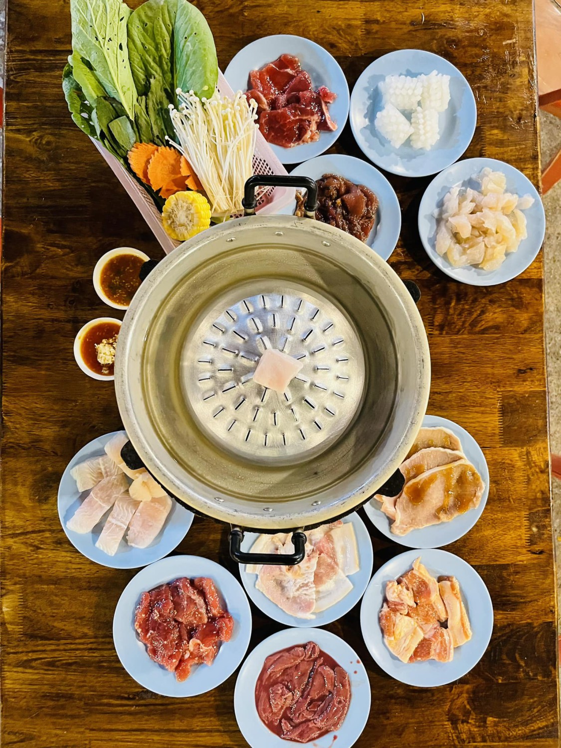 Baan suki, Y.O.U หมูกระทะ, JJANG restaurant and BBQ, ฮ่องเต้ สุกี้-ปิ้งย่าง บุฟเฟ่ต์, สุกี้ตี๋น้อย, สาขาเลียบด่วนเอกมัยรามอินทรา, BestBeef, ปิ้ง-ย่างเทวดา, Happy Suki, 18 มงกุฎ สุกี้-ชาบู, สุกี้ดารา, อร่อยติ่มซำ สุกี้สไตล์ฮ่องกง