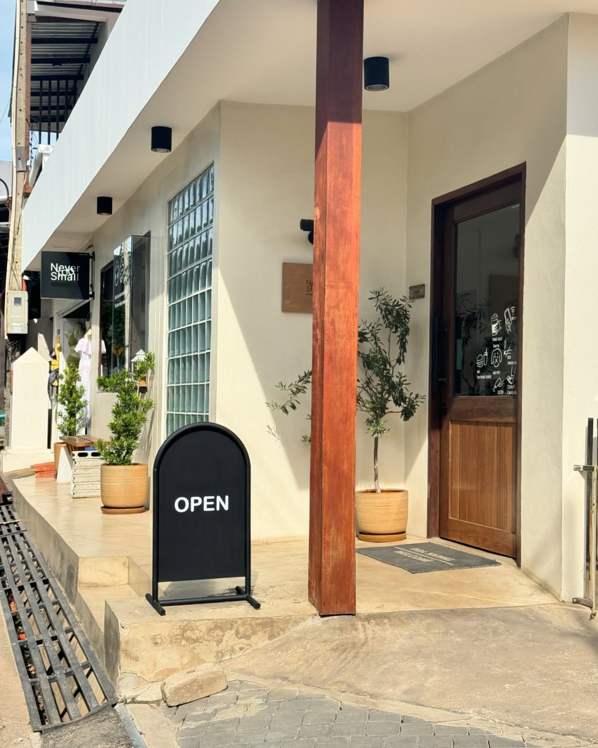 Pakron - พักร้อน เกาะล้าน, Fat Submarine Cafe, เกาะล้านคอฟฟี่แคมป์, Maharak Cafe, Never too small kohlarn, Love on sea, บัวลอยวันวานคาเฟ่ เกาะล้าน
