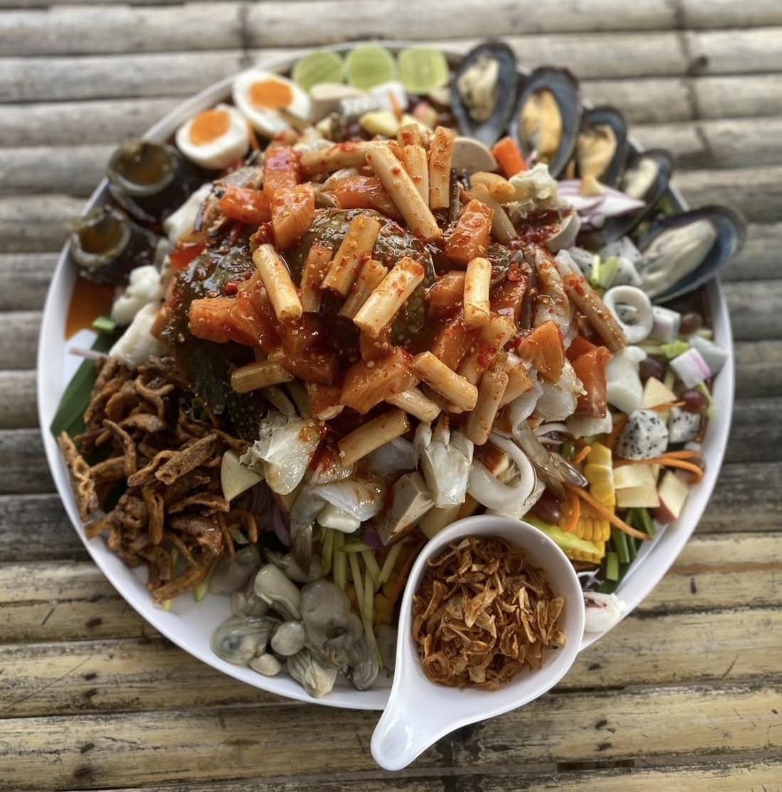 สวนชื่นสุข, Ar Restaurant Hatyai 嗳, ศิริ ต้มเลือดหมูหาดใหญ่, ไก่กรอบพี่เน่, ในรู, กุ๊กชัยติ่มซำ-ก๋วยเตี๋ยวราดหน้าปลากะพง, ร้านใต้ขอย ซอยตัน, กันเอง, หนานหยวน บะหมี่เกี๊ยวกุ้ง, สาขาปุณณกัณฑ์, ป่ายาง, บ้านก้ามปู, โชคดีแต่เตี้ยม บะกุ๊ดเต๋, ไก่ทอดหาดใหญ่มีนา, ร้านราดหน้าโกฉ่อน, ขนมจีนป้าชื่น, Space Bar, ขนมไข่เตาถ่านน้องนิล&คาเฟ่, ข้าวต้มรถแดง
