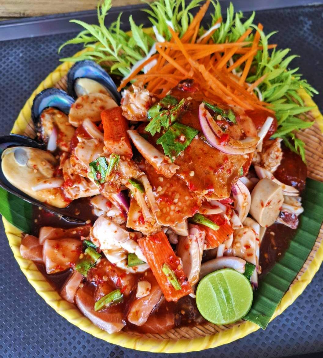 สวนชื่นสุข, Ar Restaurant Hatyai 嗳, ศิริ ต้มเลือดหมูหาดใหญ่, ไก่กรอบพี่เน่, ในรู, กุ๊กชัยติ่มซำ-ก๋วยเตี๋ยวราดหน้าปลากะพง, ร้านใต้ขอย ซอยตัน, กันเอง, หนานหยวน บะหมี่เกี๊ยวกุ้ง, สาขาปุณณกัณฑ์, ป่ายาง, บ้านก้ามปู, โชคดีแต่เตี้ยม บะกุ๊ดเต๋, ไก่ทอดหาดใหญ่มีนา, ร้านราดหน้าโกฉ่อน, ขนมจีนป้าชื่น, Space Bar, ขนมไข่เตาถ่านน้องนิล&คาเฟ่, ข้าวต้มรถแดง