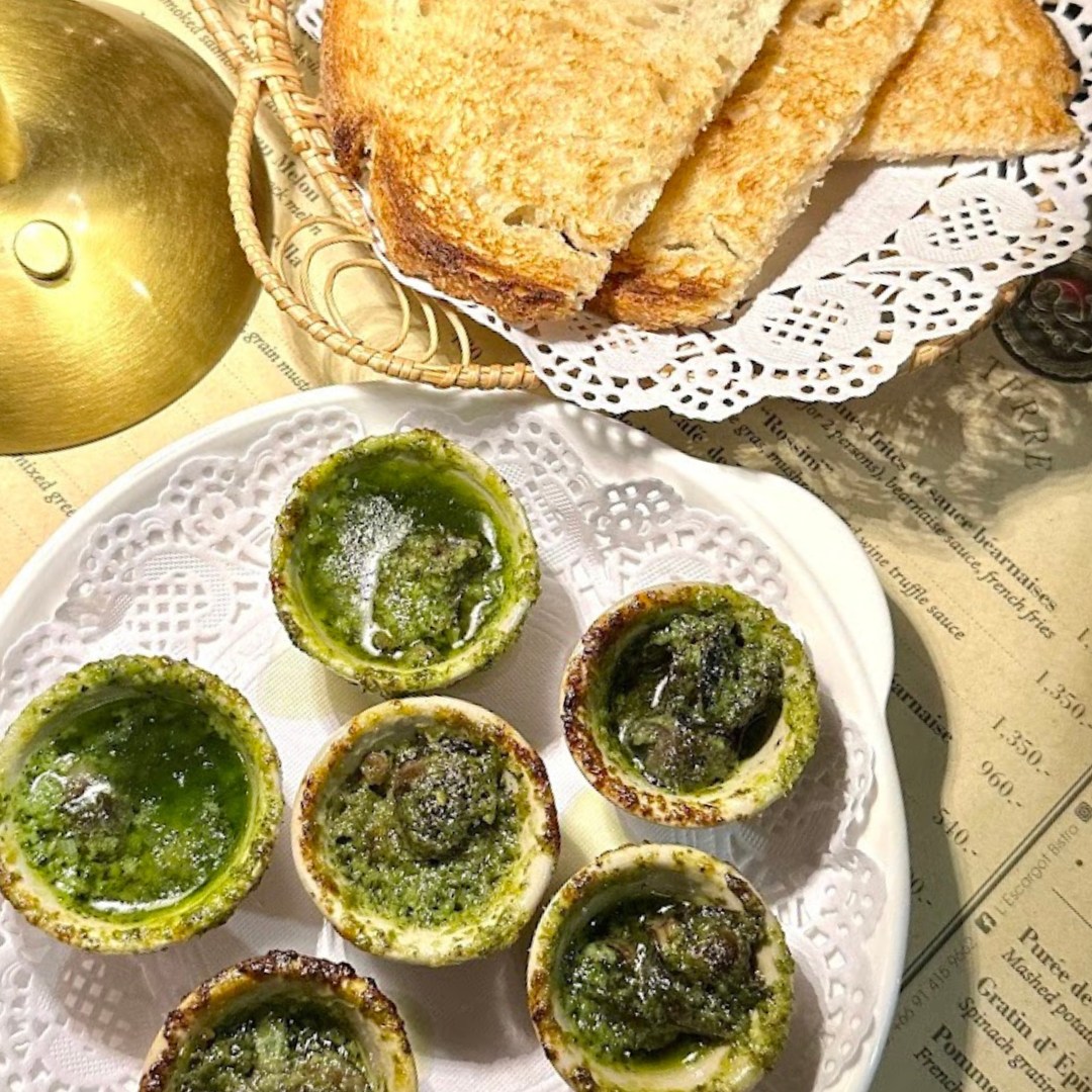 Little Sunshine Cafe, Woo Tender Bangkok, L'Escargot Bistro, Hyde &amp; Seek, Lyon French Cuisine, Sushi Niwa Bangkok, Witch's Oyster Tavern, YOKA YOKA, Neil's Bake Shoppe, Kinlenn Eatery &amp; Play, บ้านกลมกิ๊ก