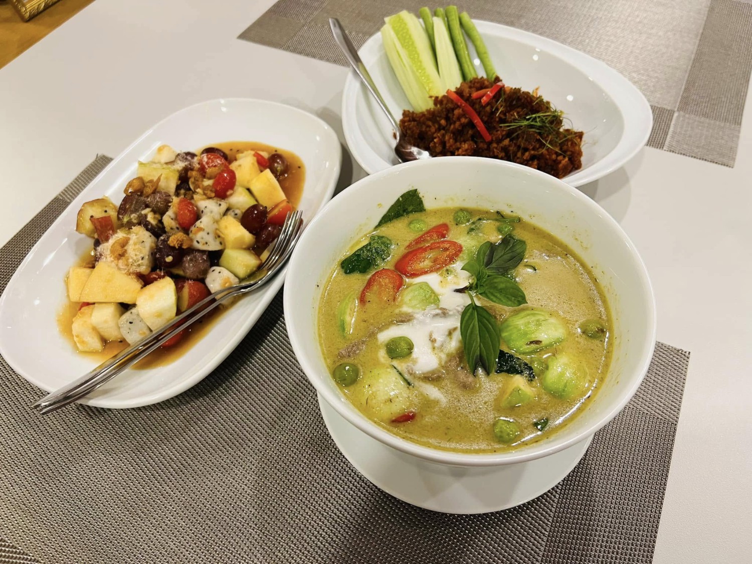 Little Sunshine Cafe, Woo Tender Bangkok, L'Escargot Bistro, Hyde &amp; Seek, Lyon French Cuisine, Sushi Niwa Bangkok, Witch's Oyster Tavern, YOKA YOKA, Neil's Bake Shoppe, Kinlenn Eatery &amp; Play, บ้านกลมกิ๊ก