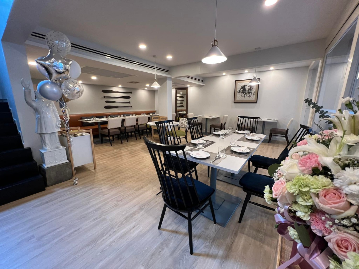 Little Sunshine Cafe, Woo Tender Bangkok, L'Escargot Bistro, Hyde &amp; Seek, Lyon French Cuisine, Sushi Niwa Bangkok, Witch's Oyster Tavern, YOKA YOKA, Neil's Bake Shoppe, Kinlenn Eatery &amp; Play, บ้านกลมกิ๊ก