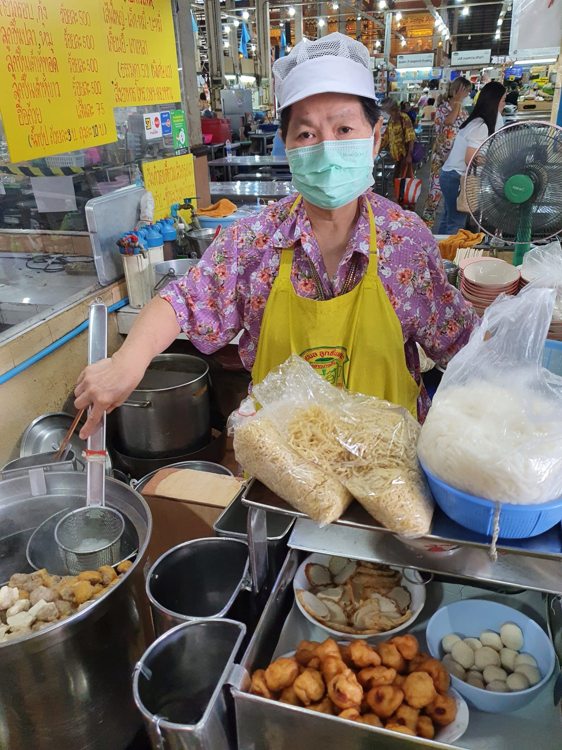 ก๋วยเตี๋ยวหม้อทอง เจริญกรุง57, ร้านเจ๊โหนก ก๋วยเตี๋ยวแคะ, ก๋วยเตี๋ยวแคะโคตรเครื่อง คอนแวนต์, ก๋วยเตี๋ยวแคะจุฬาเจ้าเก่า, ตั้งยู้ฮวด ลูกชิ้นกุ้งนี่ง, ก๋วยเตี๋ยวแคะ นายเหงี่ยน, ก๋วยเตี๋ยวแคะสุชาดา(จู)วรจักร, โกโจก๋วยเตี๋ยวแคะเจ้าเก่า2521 นายอ้วนหลังวัดสุทัศน์, ก๋วยเตี๋ยวแคะไปรษณีย์กลาง - วังหลัง, ก๋วยเตี๋ยวแคะสี่พระยา, ก๋วยเตี๋ยวแคะสีลม - ตรอกกะจั๊วในตำนาน, สุวิมลก๋วยเตี๋ยวแคะ ตลาดนางเลิ้ง, ตั้งหวังเจ๊ง ก๋วยเตี๋ยวแคะนายอ้วนเจ้าเก่า-เสาชิงช้า