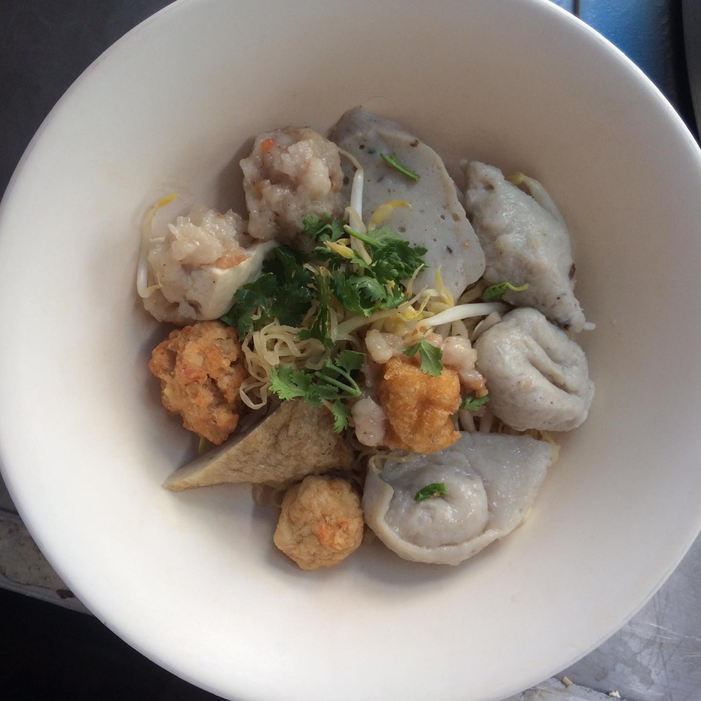 ก๋วยเตี๋ยวหม้อทอง เจริญกรุง57, ร้านเจ๊โหนก ก๋วยเตี๋ยวแคะ, ก๋วยเตี๋ยวแคะโคตรเครื่อง คอนแวนต์, ก๋วยเตี๋ยวแคะจุฬาเจ้าเก่า, ตั้งยู้ฮวด ลูกชิ้นกุ้งนี่ง, ก๋วยเตี๋ยวแคะ นายเหงี่ยน, ก๋วยเตี๋ยวแคะสุชาดา(จู)วรจักร, โกโจก๋วยเตี๋ยวแคะเจ้าเก่า2521 นายอ้วนหลังวัดสุทัศน์, ก๋วยเตี๋ยวแคะไปรษณีย์กลาง - วังหลัง, ก๋วยเตี๋ยวแคะสี่พระยา, ก๋วยเตี๋ยวแคะสีลม - ตรอกกะจั๊วในตำนาน, สุวิมลก๋วยเตี๋ยวแคะ ตลาดนางเลิ้ง, ตั้งหวังเจ๊ง ก๋วยเตี๋ยวแคะนายอ้วนเจ้าเก่า-เสาชิงช้า