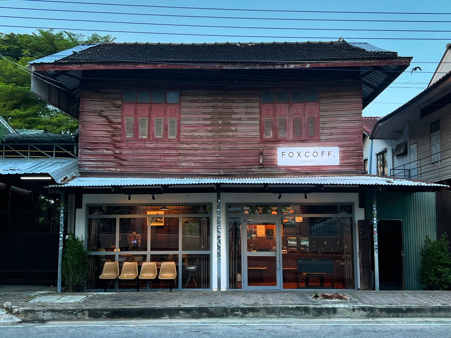 พริบพรี คาเฟ่, FOX COFF, Begiin, Coco&amp;coff, Good time Cafe', Me Cafe' Phetchaburi, Tumlay Cafe &amp; Bar, Ka-nod Café, พิเศษ กาแฟ, อากงคาเฟ่, LoveBread Thailand, SPACE TIME Cafe’ Phetchaburi, ณ โรงนา คาเฟ่