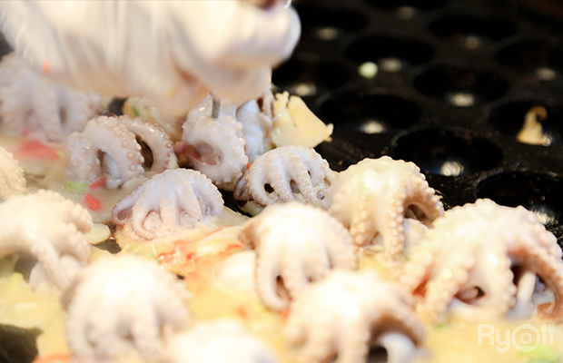 ชายกลาง ทาโกะยากิ - สาขาหทัยราษฎร์ 6, Makindi Takoyaki มา-กิน-ดิ ทาโกะยากิ, Takobaker - ทาโกะยากิ บรรทัดทอง จุฬา 18, ทาโกะยากิริมคลอง-ฮาล้าล