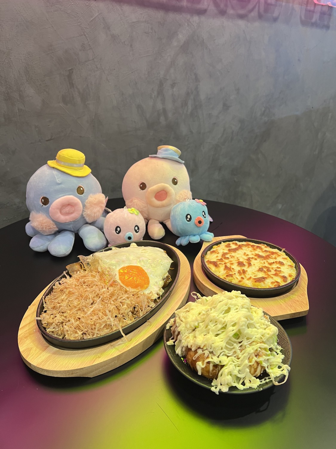 ชายกลาง ทาโกะยากิ - สาขาหทัยราษฎร์ 6, Makindi Takoyaki มา-กิน-ดิ ทาโกะยากิ, Takobaker - ทาโกะยากิ บรรทัดทอง จุฬา 18, ทาโกะยากิริมคลอง-ฮาล้าล