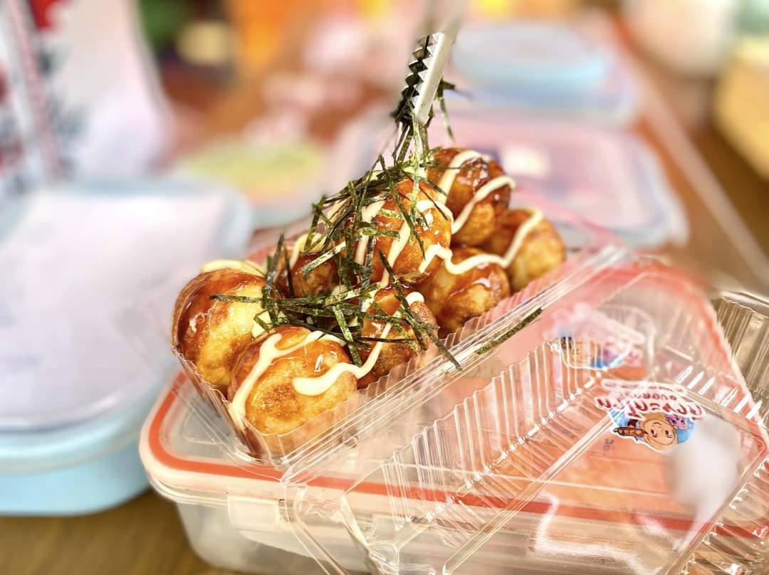 ชายกลาง ทาโกะยากิ - สาขาหทัยราษฎร์ 6, Makindi Takoyaki มา-กิน-ดิ ทาโกะยากิ, Takobaker - ทาโกะยากิ บรรทัดทอง จุฬา 18, ทาโกะยากิริมคลอง-ฮาล้าล
