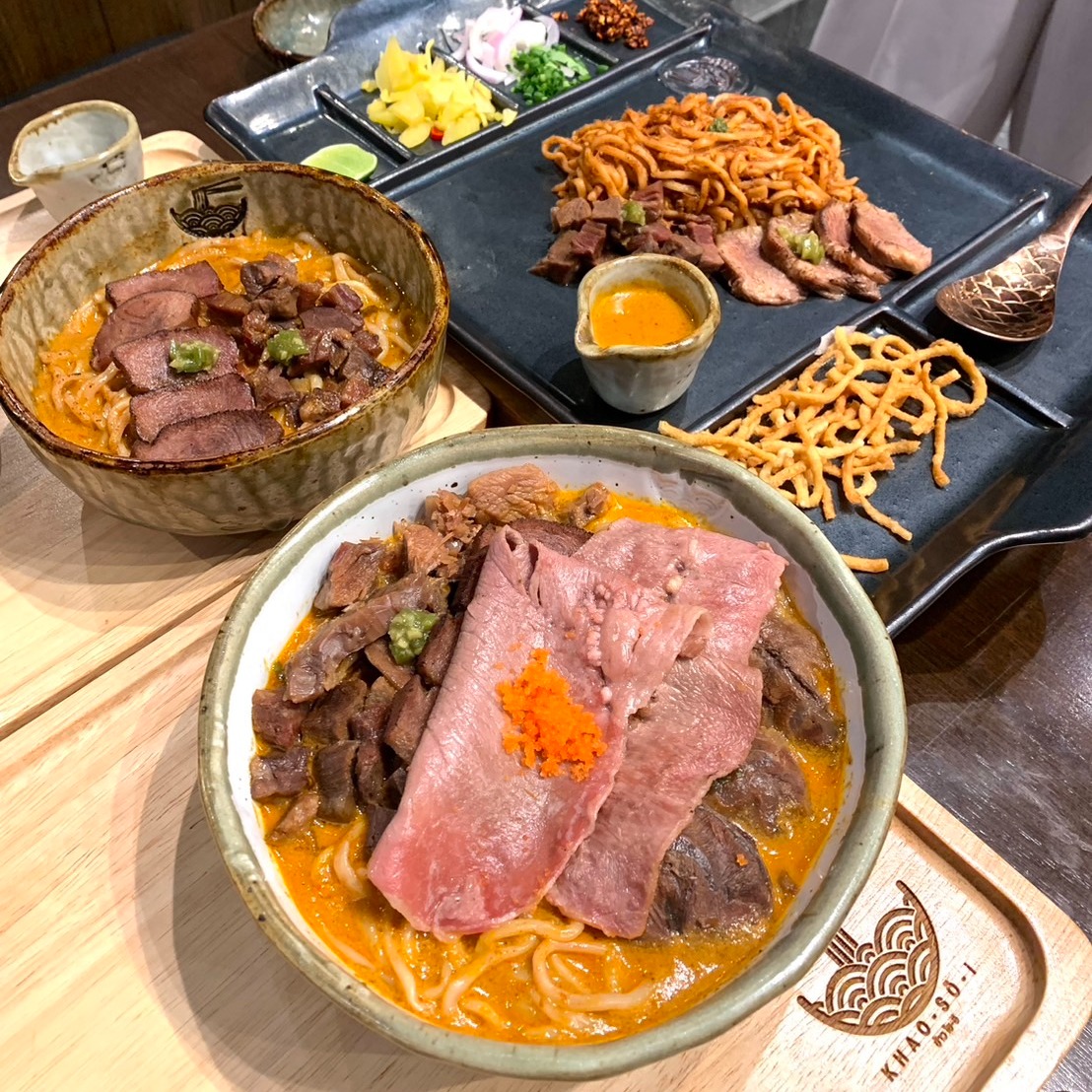 Khao-Sō-i, สาขาสยามพารากอน, อองตอง ข้าวซอย, Mugkhaosoi มักข้าวซอย, ข้าวซอยเชียงใหม่ สุโขทัยซอย 5, ข้าวซอยแม่สุภาพ เจ้าเก่าย่านเทเวศน์, หอมด่วน, ข้าวซอยลำดวนฟ้าฮ่ามเชียงใหม่, สาขาวิภาวดีรังสิต 58, Lanna Eatery, ต๊ะต่อนยอน, Cr. ภาพทั้งหมดจาก Facebook ต๊ะต่อนยอน อาหารเหนือ, ข้าวซอยดอยคำ, ฮ้านจาวเหนือ, ทิศเหนือ