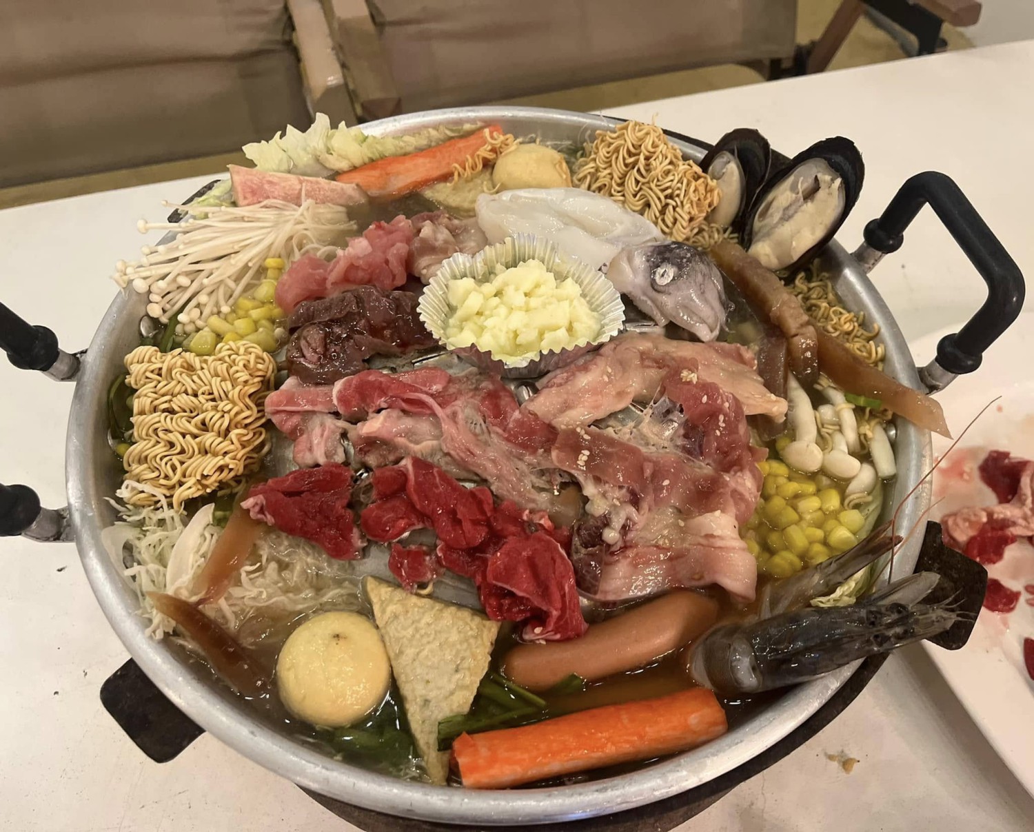 คุณภัฐหมูกะทะ, รักเขาหลงเขา หมูกระทะ, จ่า หมูกระทะ สาขา ซอยอุดมเดช, สานฝัน หมูกระทะ, อร่อยเต็ม 10 หมูกระทะ ชาบู, บังโก๊ะหมูกระทะชั่งโล, แก้มตุ่ย8 หมูกระทะ, หจก.หมูกระทะ, AK หมูกระทะชั่งกิโล สุขสวัสดิ์26