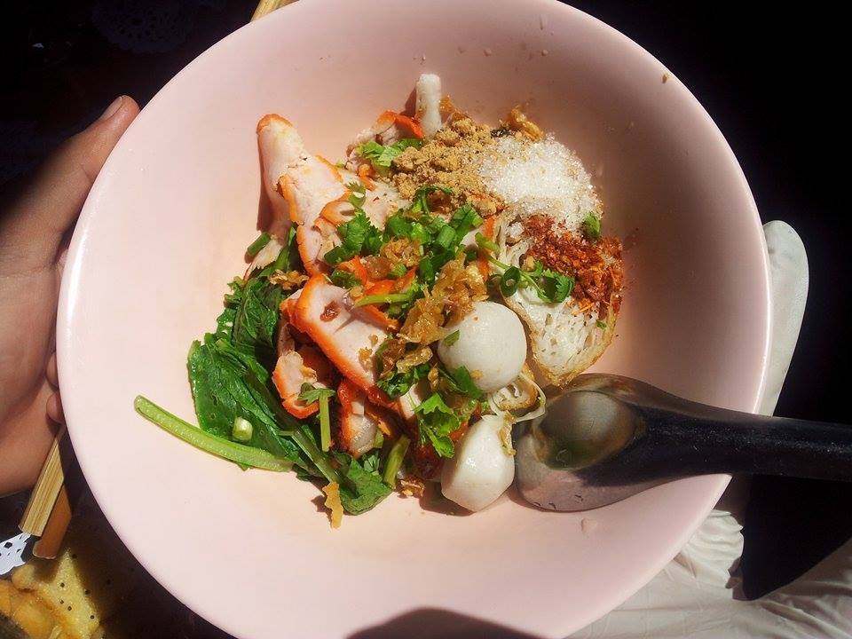 ร้านก๋วยเตี๋ยวยายปุก วัดธรรมนิมิต จ.สมุทรสงคราม, เตี๋ยว ตก กะลา, ก๋องเมงจั้น บะหมี่เกี๊ยว, ร้านอาหาร เกาเหลากรุงไทย, ก๋วยเตี๋ยวหมูมะนาว แม่บุญมี, ก๋วยเตี๋ยวเรือแคปลั่น หมูน้ำตก-น้ำแดง, แซ่บเตี๋ยวห้อยขา บ้าน ณ ตุ๊กจ้า, ก๋วยเตี๋ยวเนื้อ-หมูน้ำแดง ลุงพร เจ้าเก่าคลองตะโก, ก๋วยเตี๋ยวหมูย่างกะทิสด อัมพวา, ก๋วยเตี๋ยวปลาคลองโคน, เจ๊เล็กก๋วยเตี๋ยวเป็ด วัดแก้วฟ้า, ร้านลูกชิ้นวีระ แม่กลอง, ร้านชุ้นพานิช เจ้อั้ง, บ้านเตี๋ยวทรงไทย