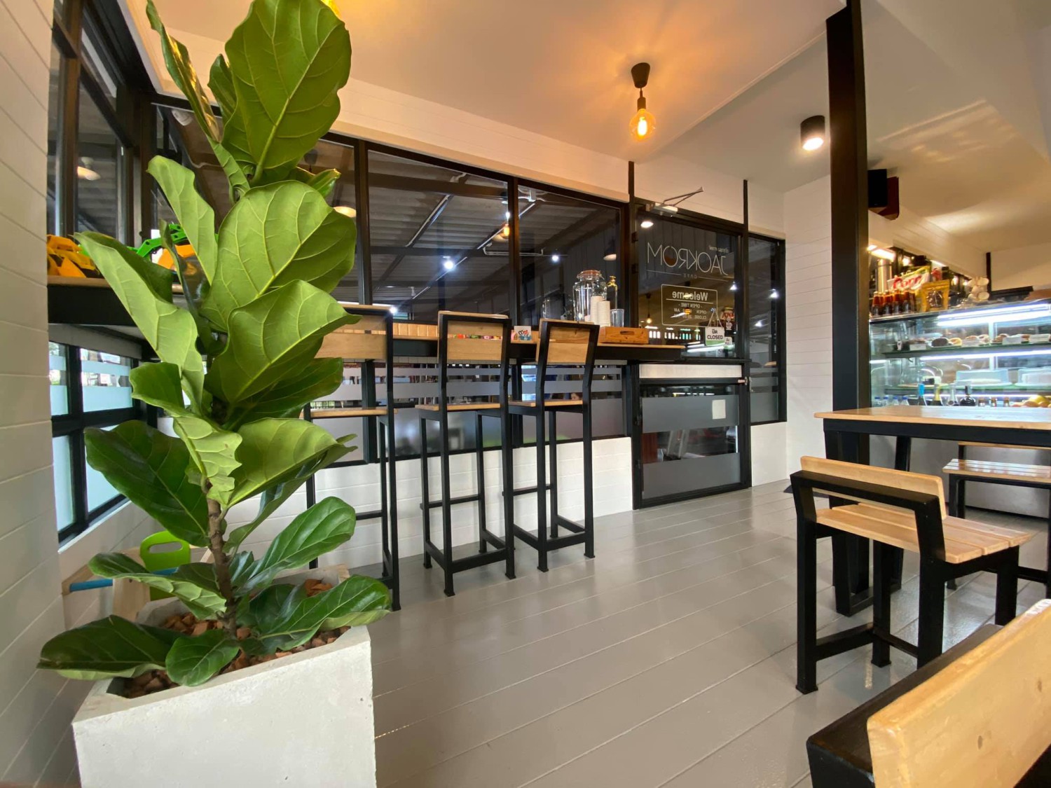 YOO CHAN CAFE, เล เกลือ คาเฟ่, Momentum Cafe, Sugar Dish Homemade Cake, แดดส่องคาเฟ่, Chan Cafe', URSular Cafe, ปูจ๋าคาเฟ่ จันทบุรี, บางเวลา กาแฟและแกลเลอรี่