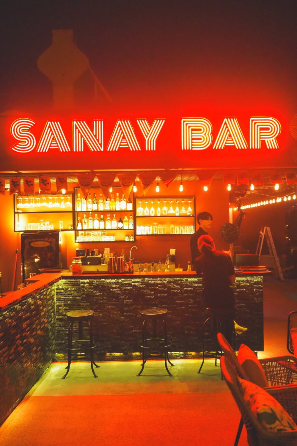 Level 50 by SEE FAH, Sanay Rooftop Bar, Cosmo Bar Bkk, Flashback Rooftop Bar, Dumbo BKK, Wallflowers Cafe, LeeLa Bar, 342 Bar, Peak-A-Boo Bar, SwingBar