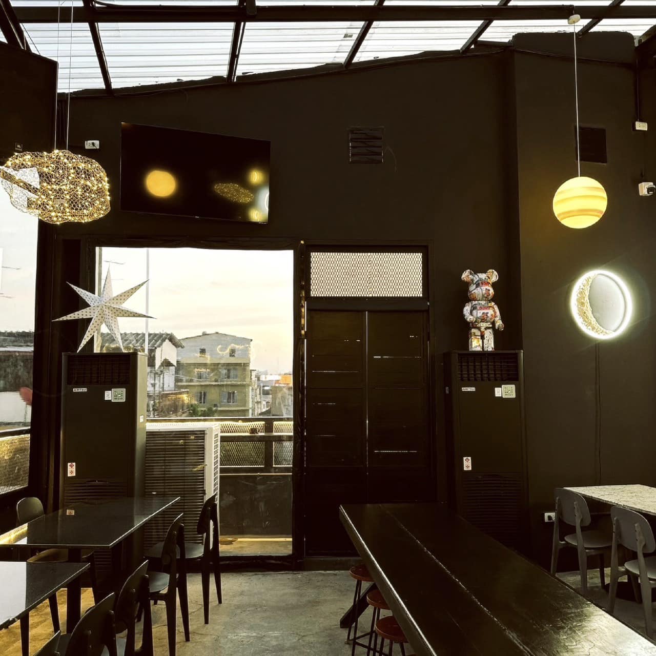Level 50 by SEE FAH, Sanay Rooftop Bar, Cosmo Bar Bkk, Flashback Rooftop Bar, Dumbo BKK, Wallflowers Cafe, LeeLa Bar, 342 Bar, Peak-A-Boo Bar, SwingBar