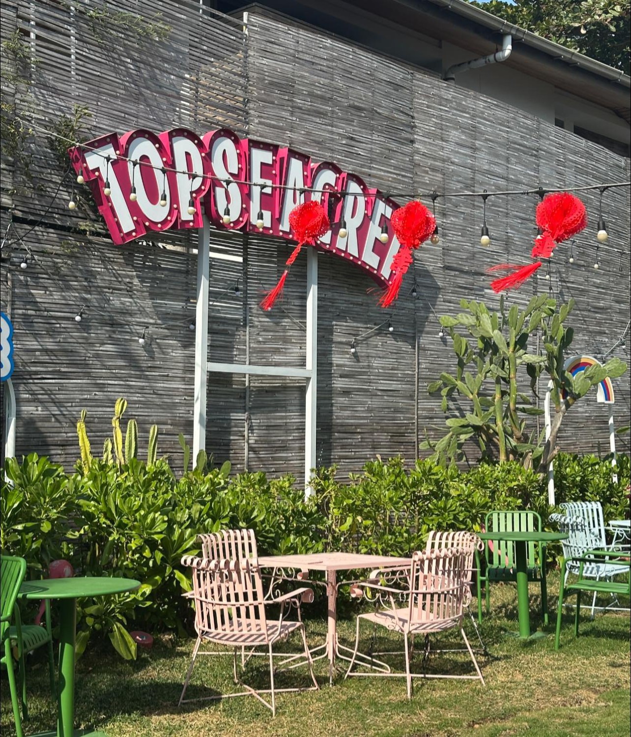 Air Space Hua Hin, ปลีกวิเวก คาเฟ่, After morning cafe, The Chocolate Factory HuaHin, DRIP RIM LAY, Top Seacret Beach Cafe, Molley coffee stand, RowHou8e Cafe' HuaHin106, 25 Monday cafe', S'more Cafe Huahin, Tree House Cafe', Wilaiwan Hua Hin