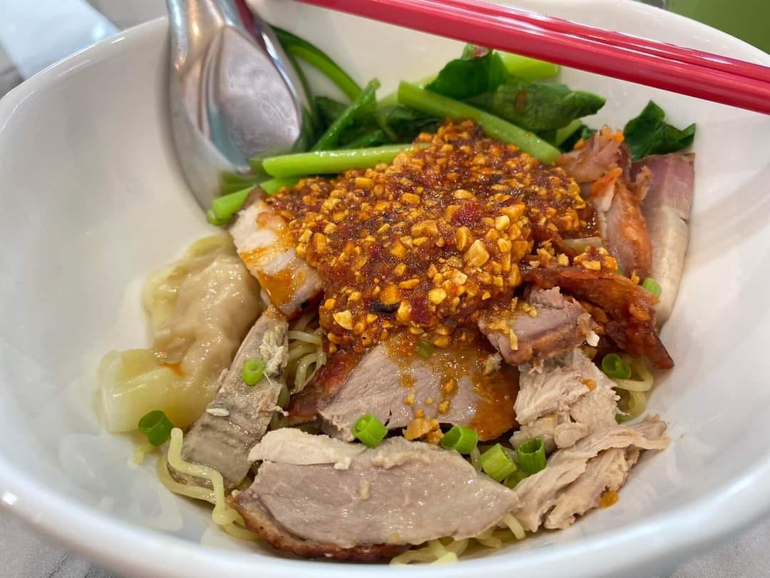 สะหวา, กลมกล่อม, ดอนญ่า, ต้นทาง, ครัวมะเรือง, ร้านข้าวต้ม 2500, เนินขุมทองการ์เด้นท์, นานหยวนบะหมี่เกี๊ยวกุ้ง, สาขากองบิน 56, ไก่ทอดเดชา, สาขาสนามบินหาดใหญ่, สบันงา, เหม่ยเหว่ย สาขาถนนสนามบิน, ร้านข้าวต้มมัดเนินขุมทอง คาเฟ่อาหารใต้