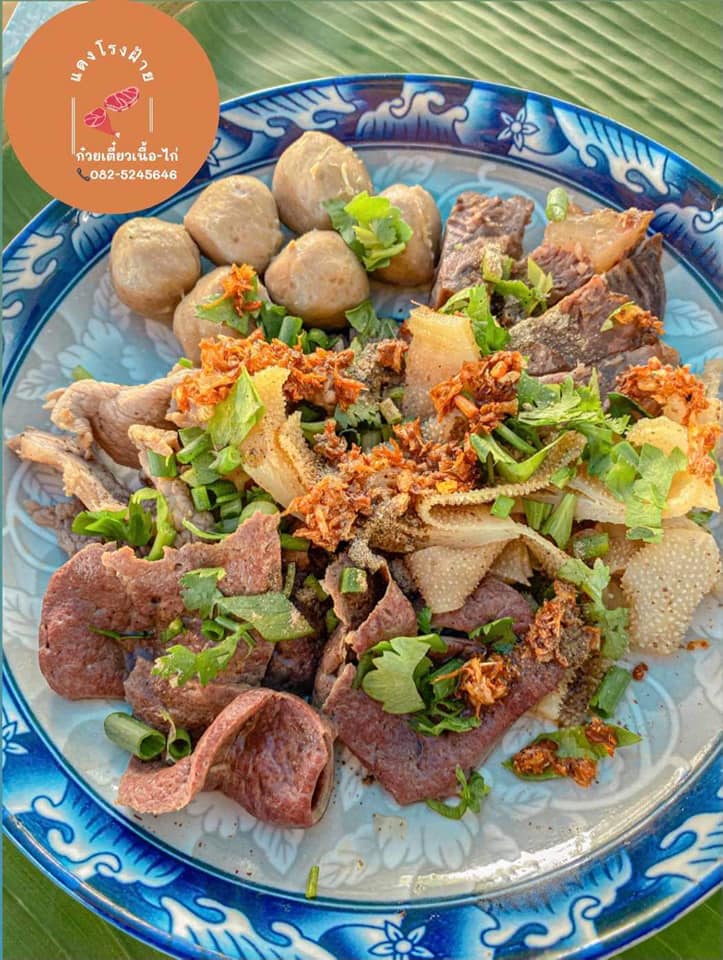 ผัดไท ท่ายาง, เจียมเลี้ยงเซี้ย, เจ๊กเม้ง ก๋วยเตี๋ยวเนื้อต้นตำรับเพชรบุรี, โอวทึ้ง นายกี๋, ครัวป้าเฉลียว, ครัวไข่มุก สะพานปลา ชะอำ, ขนมจีน ทอดมัน ท่งเชียง, พวงเพชร, ทรายทอดมัน บขส.เก่า, ข้าวแช่ป้าเอื้อน หน้ากาชาด เพชรบุรี, เจ๊แดงบางควาย, ร้านอาหารบ้านป้าองุ่น "ร้านเก่า 50 ปี", บ้านยายกับตา, ก๋วยเตี๋ยวเนื้อ &amp; ไก่ “แดงโรงฝ้าย”ตรงข้ามปั้มมานิต 