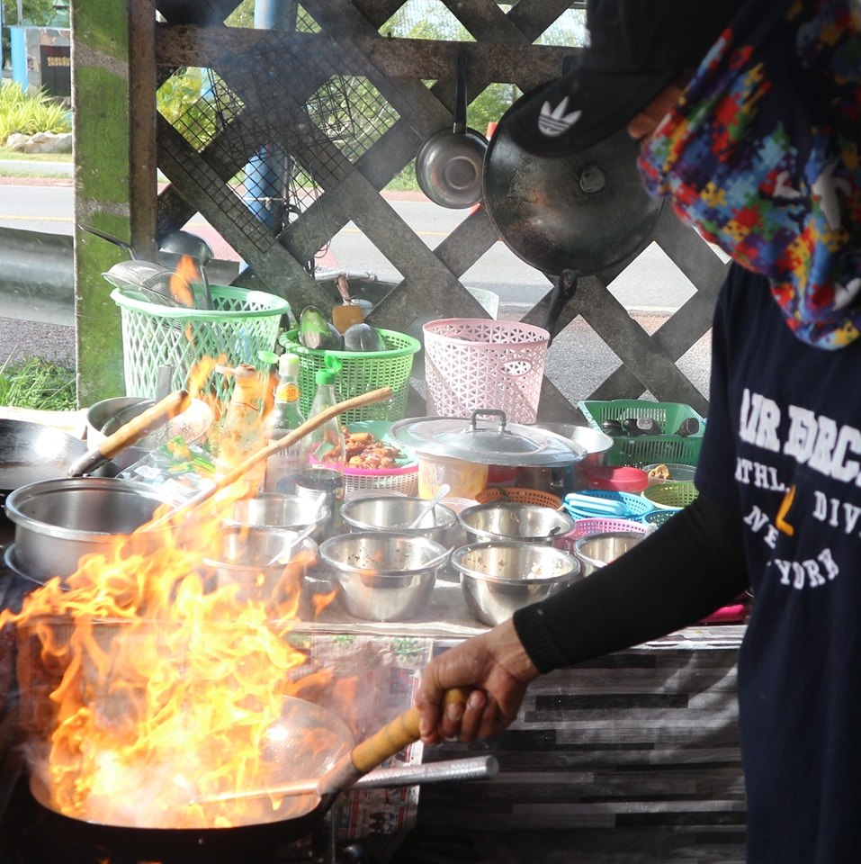 ผัดไท ท่ายาง, เจียมเลี้ยงเซี้ย, เจ๊กเม้ง ก๋วยเตี๋ยวเนื้อต้นตำรับเพชรบุรี, โอวทึ้ง นายกี๋, ครัวป้าเฉลียว, ครัวไข่มุก สะพานปลา ชะอำ, ขนมจีน ทอดมัน ท่งเชียง, พวงเพชร, ทรายทอดมัน บขส.เก่า, ข้าวแช่ป้าเอื้อน หน้ากาชาด เพชรบุรี, เจ๊แดงบางควาย, ร้านอาหารบ้านป้าองุ่น "ร้านเก่า 50 ปี", บ้านยายกับตา, ก๋วยเตี๋ยวเนื้อ &amp; ไก่ “แดงโรงฝ้าย”ตรงข้ามปั้มมานิต 