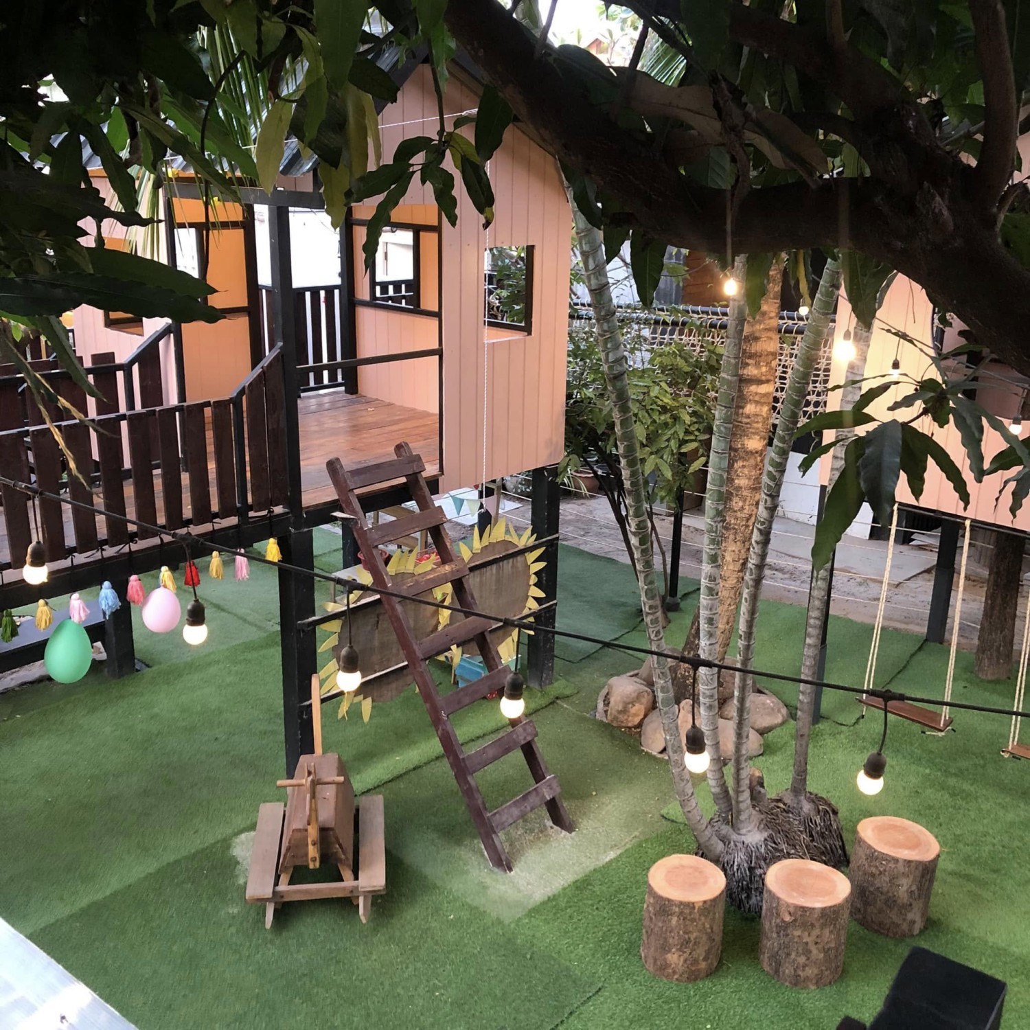 ชบาบาร์น ครัวอีสานวินเทจ อุดรธานี, Boombim Tree House บ้านเล็กในซอยลับ, BEYOND CAFE, ปังป๋านมสด สาขา2 วงเวียนกรมหลวง