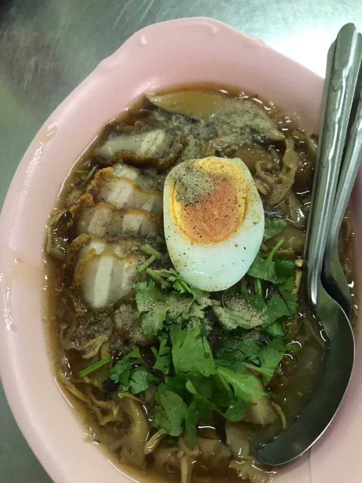 เป็ดพะโล้นายหนับ ตลาดน้ำดอนหวาย, ปังพอนด์_ดอนหวาย, ครัวบ้านเตี่ย ตลาดน้ำวัดดอนหวาย, แพสุวรรณรัตน์ ตลาดริมน้ำดอนหวาย, เป็ดพะโล้นายโอ, เพชรเบเกอรี่, ปลาต้มเค็มป้าต้อย (ตลาดดอนหวาย), ขนมชั้น แสงดาว, ตลาดริมน้ำวัดดอนหวาย จ.นครปฐม, ร้านขนมสอดไส้ผู้พัน - ตลาดน้ำดอนหวาย, ขนมหวานเจ๊โส่ย..ตลาดดอนหวาย, ศรียาภัย ไอศครีมกะทิสด, ขนมตาลป้าไข่, ขนมไทย เจิมทอง ตลาดดอนหวาย, ร้านขนมมุสลิมโบราณ786 ขนมฝักบัว, ขนมเบื้องญวน ขนมหม้อแกงถั่ว, ไข่เค็มป้ายม, นิด หมี่กรอบมันกุ้ง, ร้านกวยจั๊บนายตือ ดอนหวาย