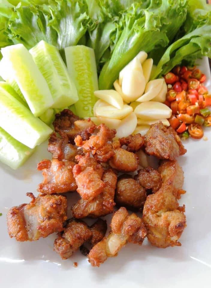 แคลิฟอร์เนียลาบก้อย &amp; เนื้อวัวสด, หลังวัง, เป็ดย่างคูเมือง, ร้านเป็ดย่างคูเมือง เปิดบริการตามปกติ ทุกวัน 08.00-18.00 น., สอบถามเพิ่มเติม โทร. 093-484-8687, จิ้งนำ ขาหมู, ไก่ย่างสีดา, มีไฮมีนา, ร้านอีสาน ประตูนำชัย, บุรีรัมย์เป็ดย่าง, ร้านอาหารตรี คาเฟ่ แอนด์ เรสเตอรองต์, สองพี่น้อง