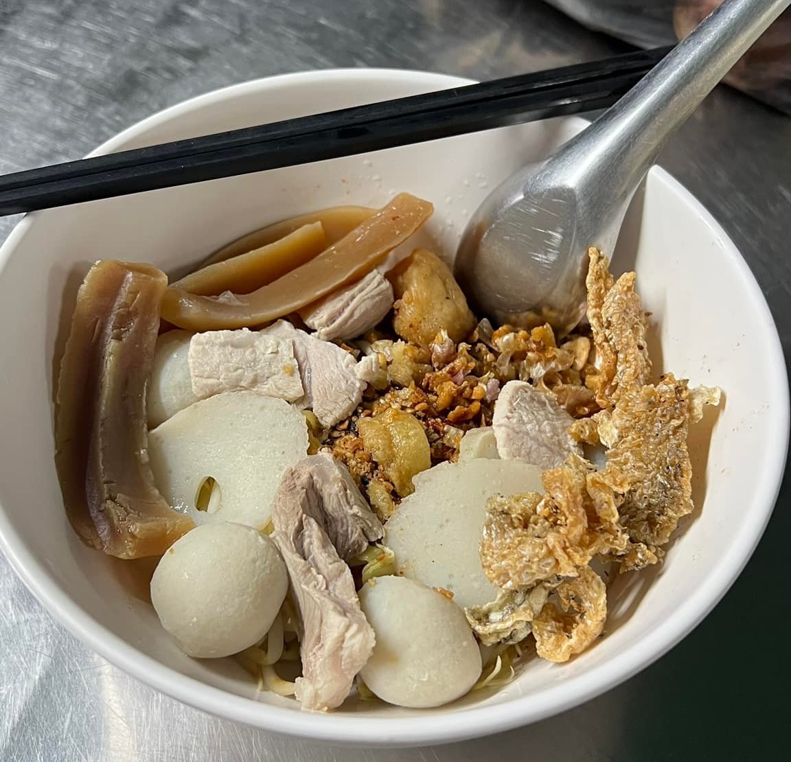 เย็นตาโฟรสเด็ดโบสถ์แม่พระฟาติมา, เย็นตาโฟ คอนแวนต์, อู๋ เย็นตาโฟประตูผี, ร้านไทยรุ่งเรืองเย็นตาโฟเจริญผล, ศาลาแดงเย็นตาโฟ, ปุ๊ เย็นตาโฟ, เตี้ยเย็นตาโฟ, ชาละวันเย็นตาโฟ, เฮียตี๋ ก๋วยเตี๋ยวลูกชิ้นปลาเย็นตาโฟเยาวราชลาดพร้าววังหิน, จิระเย็นตาโฟ, โฟพ่นไฟ, พัวกี่, นายอ้วนเย็นตาโฟเสาชิงช้า, เจ๊อี่ เย็นตาโฟ ต้มยำ, ก๋วยเตี๋ยวเย็นตาโฟพี่หมู รสเด็ด, เม้งโภชนา ปิ่นเกล้า ลูกชิ้นปลา, เจ๊น้อยเย็นตาโฟ พระราม4, เย็นตาโฟ62, ใช่ เตี๋ยวปลา, เย็นตาโฟโพธาราม, เจ้อ้วนเย็นตาโฟ Jeauan yentafo, เย็นตาโฟฮ่องเต้ ศรีย่าน, เย็นตาโฟป้าเสนา เล้งแซ่บ, เพ้งเย็นตาโฟเจ้าเก่า ตลาดห้วยขวาง