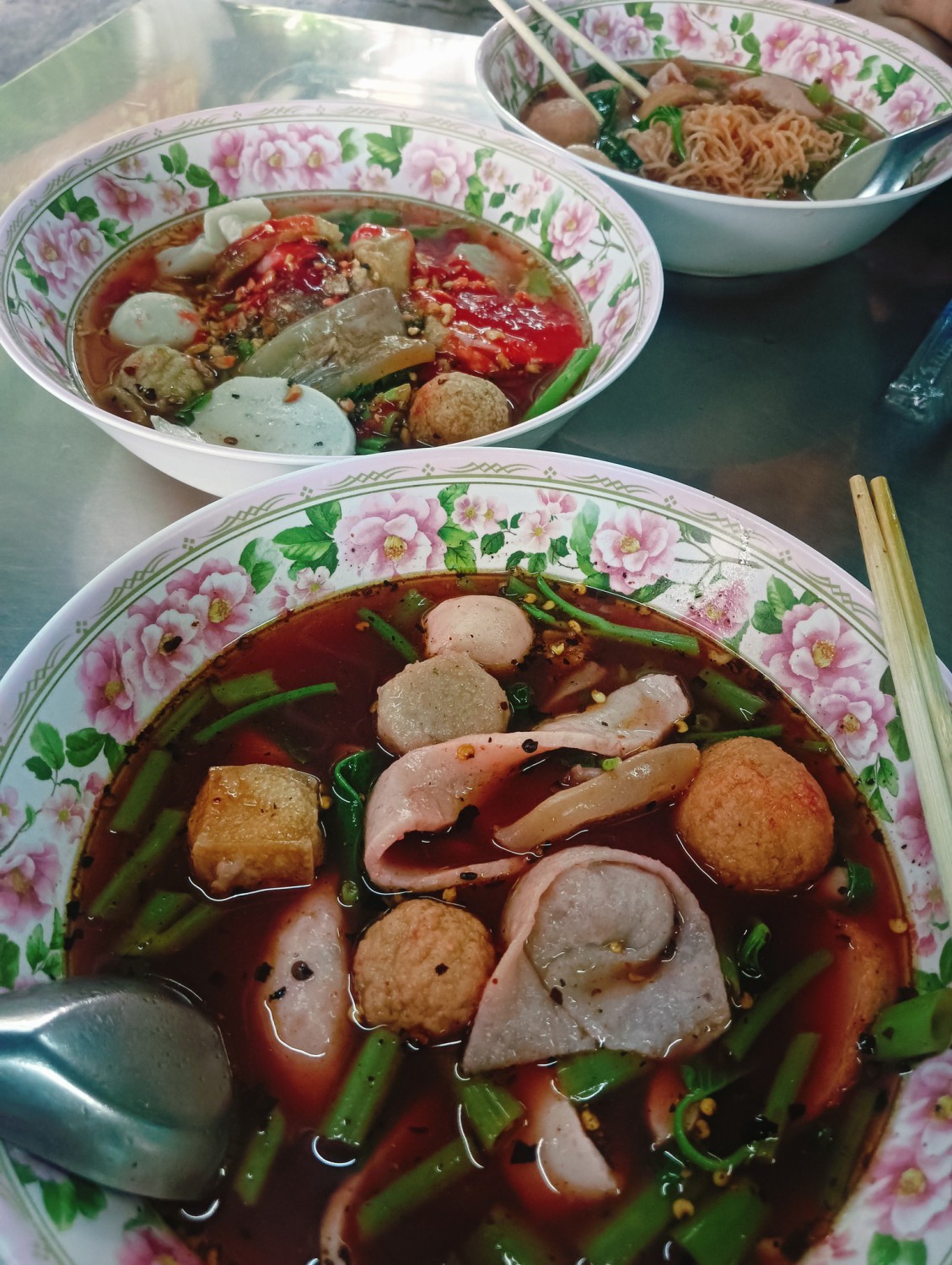 เย็นตาโฟรสเด็ดโบสถ์แม่พระฟาติมา, เย็นตาโฟ คอนแวนต์, อู๋ เย็นตาโฟประตูผี, ร้านไทยรุ่งเรืองเย็นตาโฟเจริญผล, ศาลาแดงเย็นตาโฟ, ปุ๊ เย็นตาโฟ, เตี้ยเย็นตาโฟ, ชาละวันเย็นตาโฟ, เฮียตี๋ ก๋วยเตี๋ยวลูกชิ้นปลาเย็นตาโฟเยาวราชลาดพร้าววังหิน, จิระเย็นตาโฟ, โฟพ่นไฟ, พัวกี่, นายอ้วนเย็นตาโฟเสาชิงช้า, เจ๊อี่ เย็นตาโฟ ต้มยำ, ก๋วยเตี๋ยวเย็นตาโฟพี่หมู รสเด็ด, เม้งโภชนา ปิ่นเกล้า ลูกชิ้นปลา, เจ๊น้อยเย็นตาโฟ พระราม4, เย็นตาโฟ62, ใช่ เตี๋ยวปลา, เย็นตาโฟโพธาราม, เจ้อ้วนเย็นตาโฟ Jeauan yentafo, เย็นตาโฟฮ่องเต้ ศรีย่าน, เย็นตาโฟป้าเสนา เล้งแซ่บ, เพ้งเย็นตาโฟเจ้าเก่า ตลาดห้วยขวาง