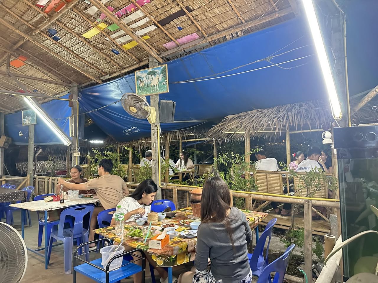 Nomimono Izakaya, กะทิบ้านอาหารไทยและขนม, ก๋วยเตี๋ยวเรือนแพ, Sasi Bangkok, Blooming Cafe, 128 Craft & Soul, อิ่มใจ เสือร้อง, Cafe Casta, ต๋องริมทาง, Wife's Restaurant, บ้านสวนองุ่น, เฮือนลำพูน, COAL Bistro, SUNKISS.bangkok, ร้านดวงเดือนจิ้มจุ่มอาหารอีสาน, ก๋วยเตี๋ยวไม่มีชื่อ ตลิ่งชัน