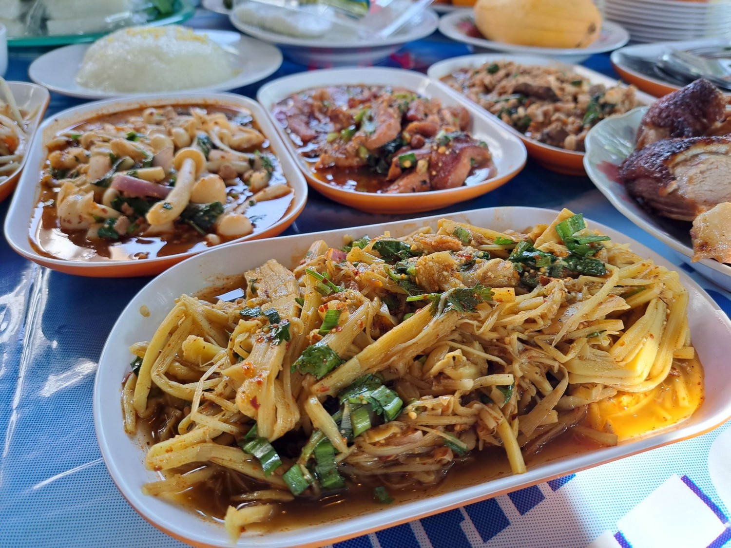 Rhapsody, บ้านส้มตำเมลดา พระนั่งเกล้า, โรงน้ำชา 90', Totoya, จุ่มจุ่ม อีสาน-ชาบู บุฟเฟ่ต์