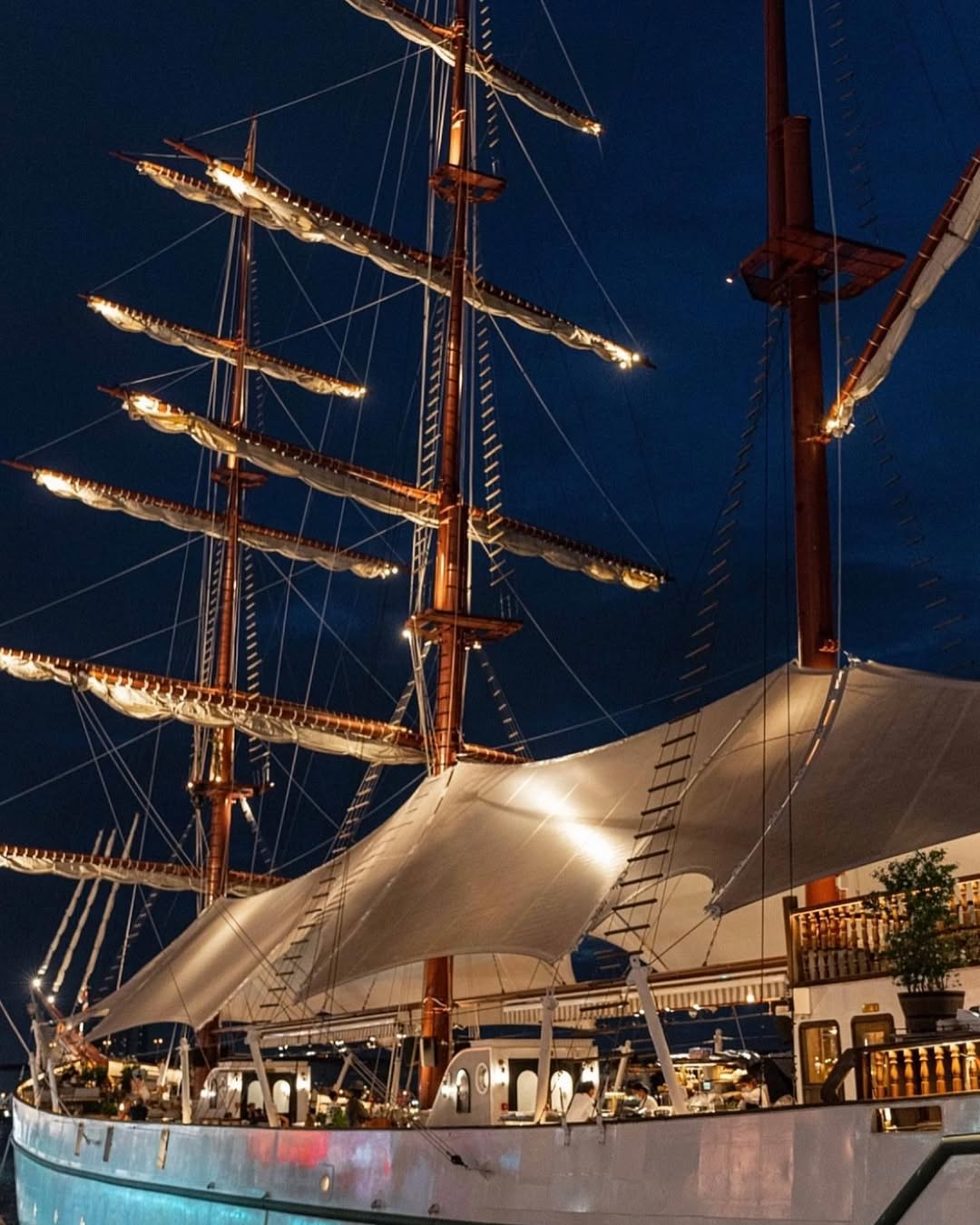Midwinter, Dandelion Bake Studio, Cafe Reverie, Portobello & Désiré, Level 50 by SEE FAH, Siam Yacht Club, Blue Sky, at Centara Grand, Mezzaluna Restaurant