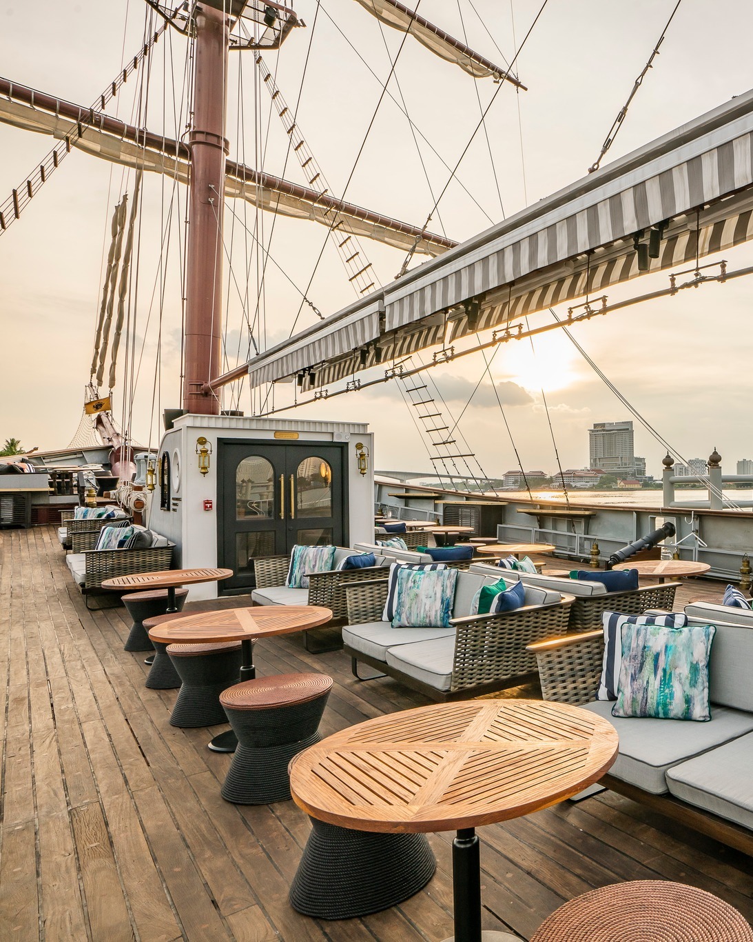 Midwinter, Dandelion Bake Studio, Cafe Reverie, Portobello & Désiré, Level 50 by SEE FAH, Siam Yacht Club, Blue Sky, at Centara Grand, Mezzaluna Restaurant