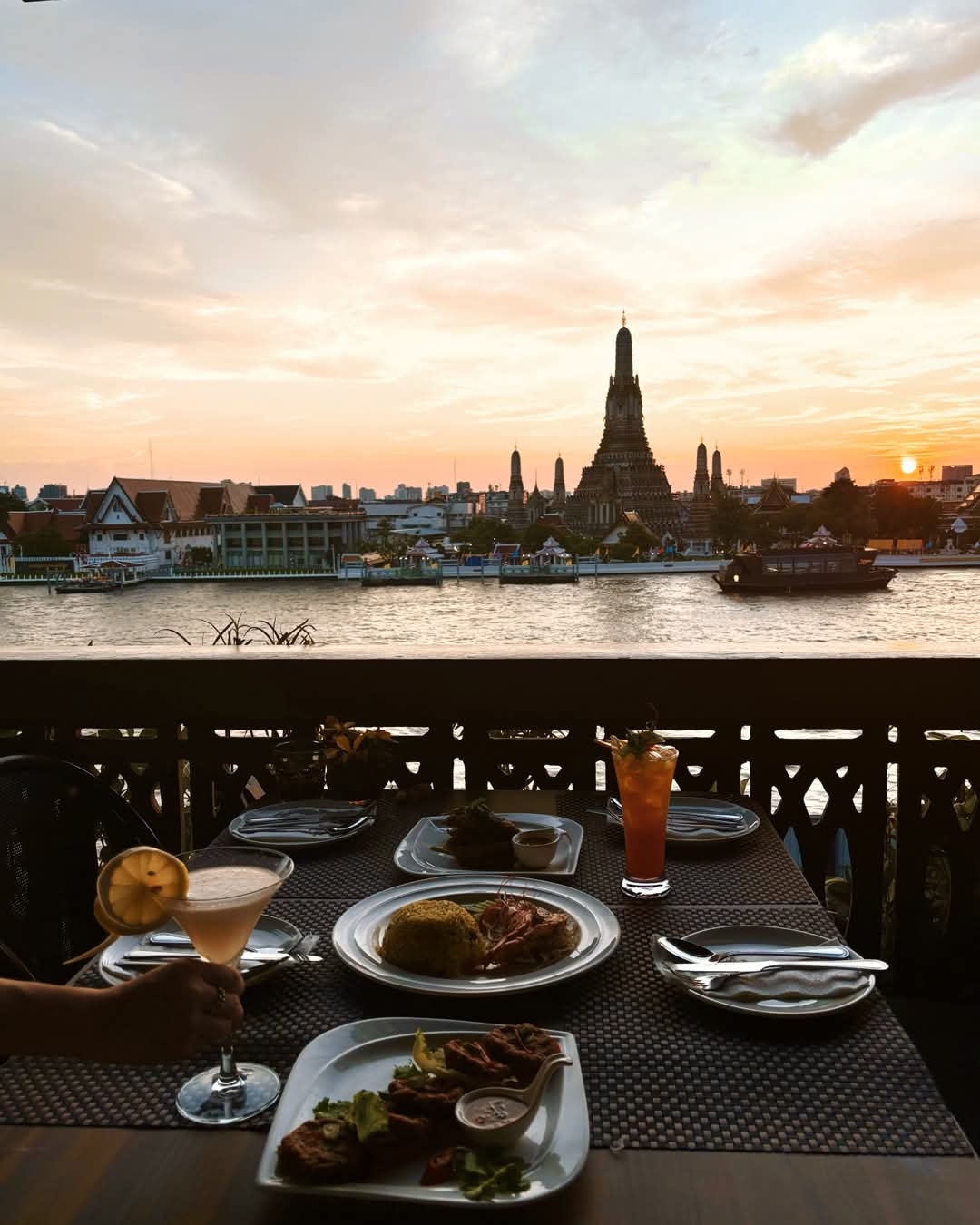 Midwinter, Dandelion Bake Studio, Cafe Reverie, Portobello & Désiré, Level 50 by SEE FAH, Siam Yacht Club, Blue Sky, at Centara Grand, Mezzaluna Restaurant