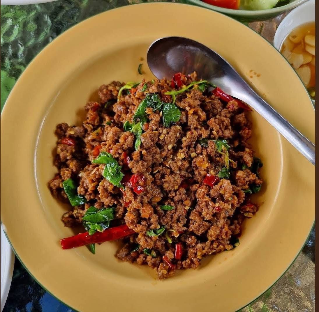 บ้านพระยาสุเรนทร์, The Riverside Restaurant Lampang, อร่อยบาทเดียว, ฮอมครัวเมือง, บะหมี่โกจือ ข้างไปรษณีย์ลำปาง, ข้าวซอยป้าบุญ ลำปาง, ข้าวมันไก่ห้าแยก, ก๋วยเตี๋ยวบ้านดง ลำปาง, ข้าวซอยอิสลาม ลำปางหนา