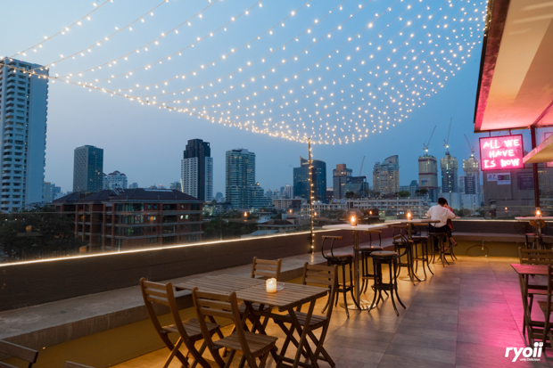 Pachi Bangkok, AINU Bar, Beer Belly Bkk, Cardroom BKK, She Bar, Rabbit Hole, Ekamai Beer House, SOHO BKK, Thonglor Yokocho トンロー横丁, Nowhere (โนแวร์), Another Round, HEAP Cafe' &amp; Restaurant