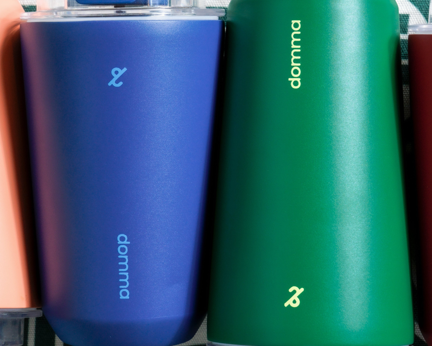Domma Go-sip 480 ml, 1. Domma Go-sip 480 ml, 2. LocknLock New Metro King 820 ml, 3. Ecentio Tumbler Kopi Lokal 530 ml, 4. Rosca Jumbo Jug 1,5 Liter