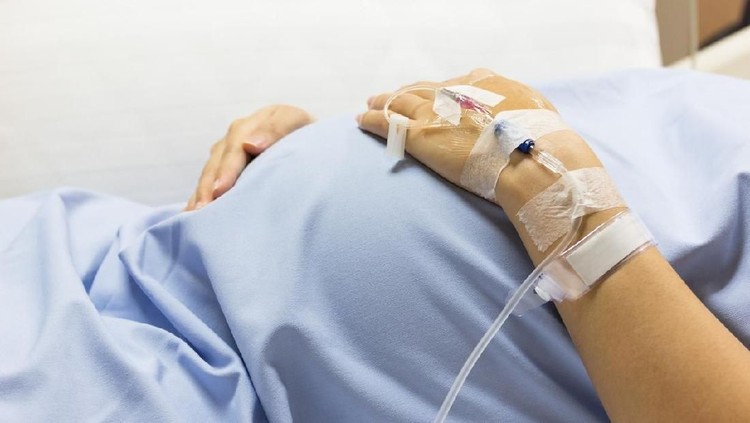 Asian Pregnant Woman patient is on drip receiving a saline solution on bed VIP room at hospital&comma; selective focus&period;